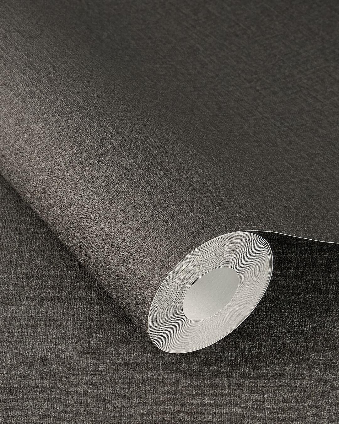Serengeti 555974 tapet enfärgad i svart. Från kollektionen Serengeti. Nonwoven-material. Passar i vardagsrum och matsal.