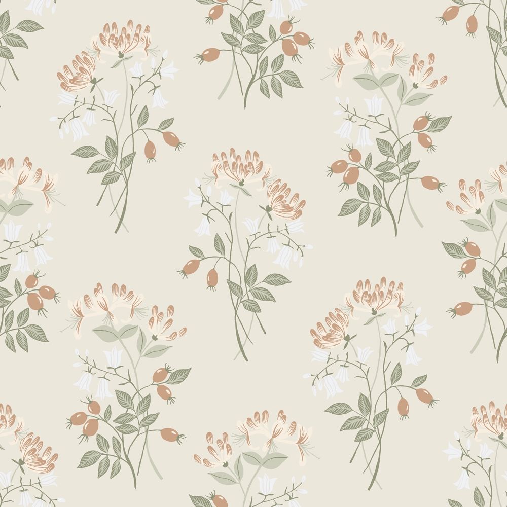 Kaprifol, beige tapet tapet med blommigt mönster i beige. Från kollektionen Långenäs. Nonwoven-material med rak passning.