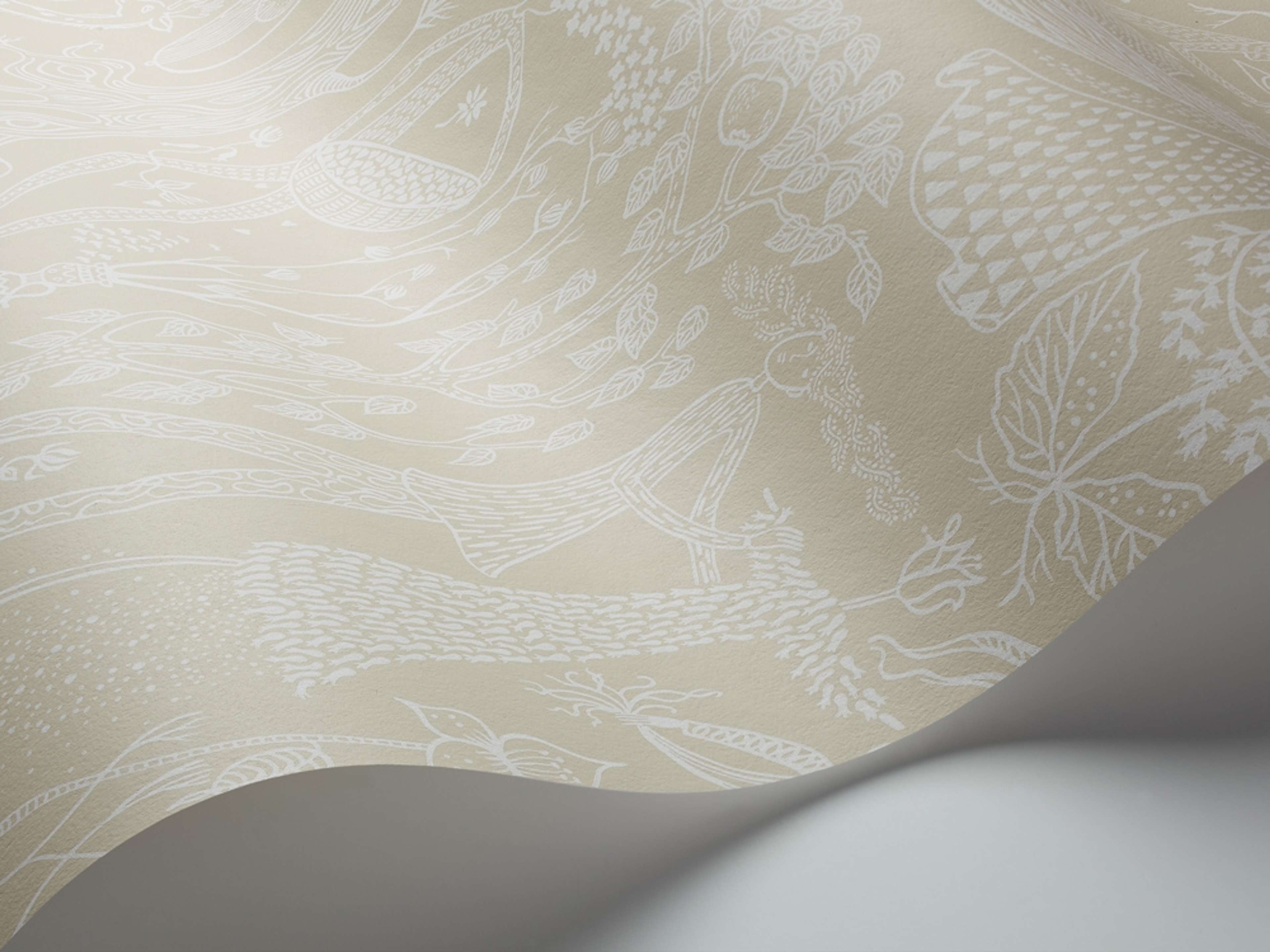 Poème d´amour, beige tapet från Boråstapeter med grafiskt, retro mönster i vit och beige. Från kollektionen Scandinavian Designers II. Nonwoven-material med förskjuten passning.