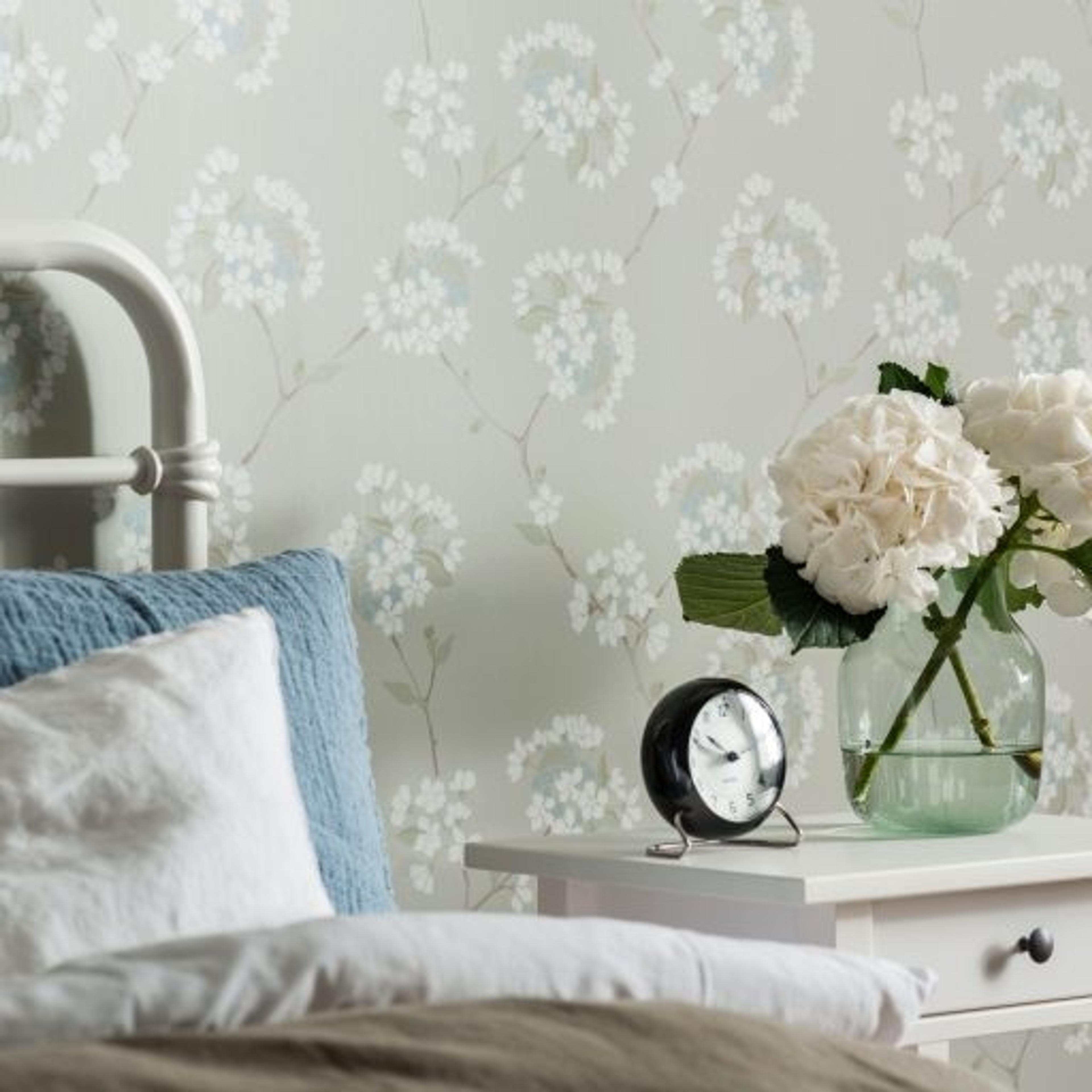 Körsbär, Grön tapet från duro med blommigt mönster i beige. Från kollektionen Natur. Nonwoven-material med rak passning. Country-stil.