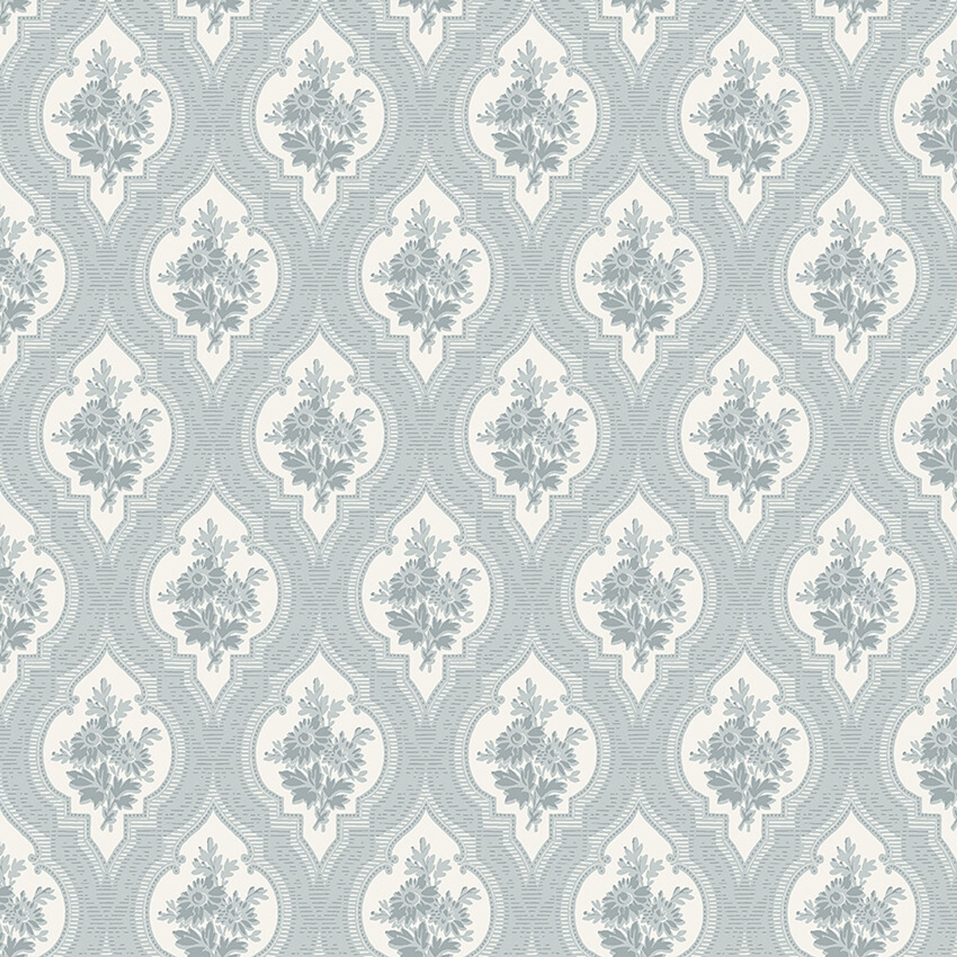 Eternal Flower tapet tapet med blommigt, trellis mönster i blå. Från kollektionen Dreamy Escape. Nonwoven-material med förskjuten passning. Passar i vardagsrum och matsal.