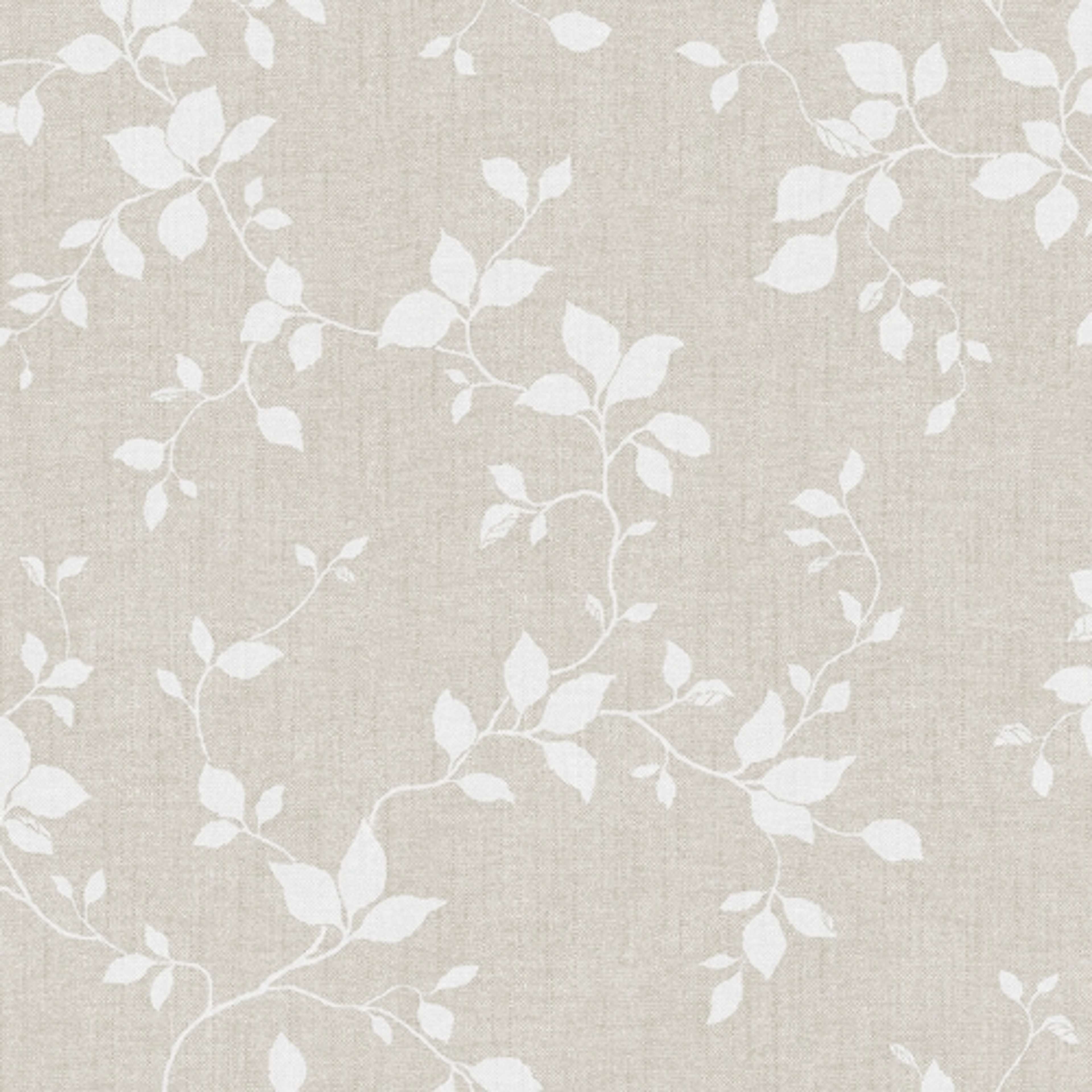 Siri, beige tapet tapet med botaniskt mönster i beige. Från kollektionen Hav & Land. Nonwoven-material med förskjuten passning.