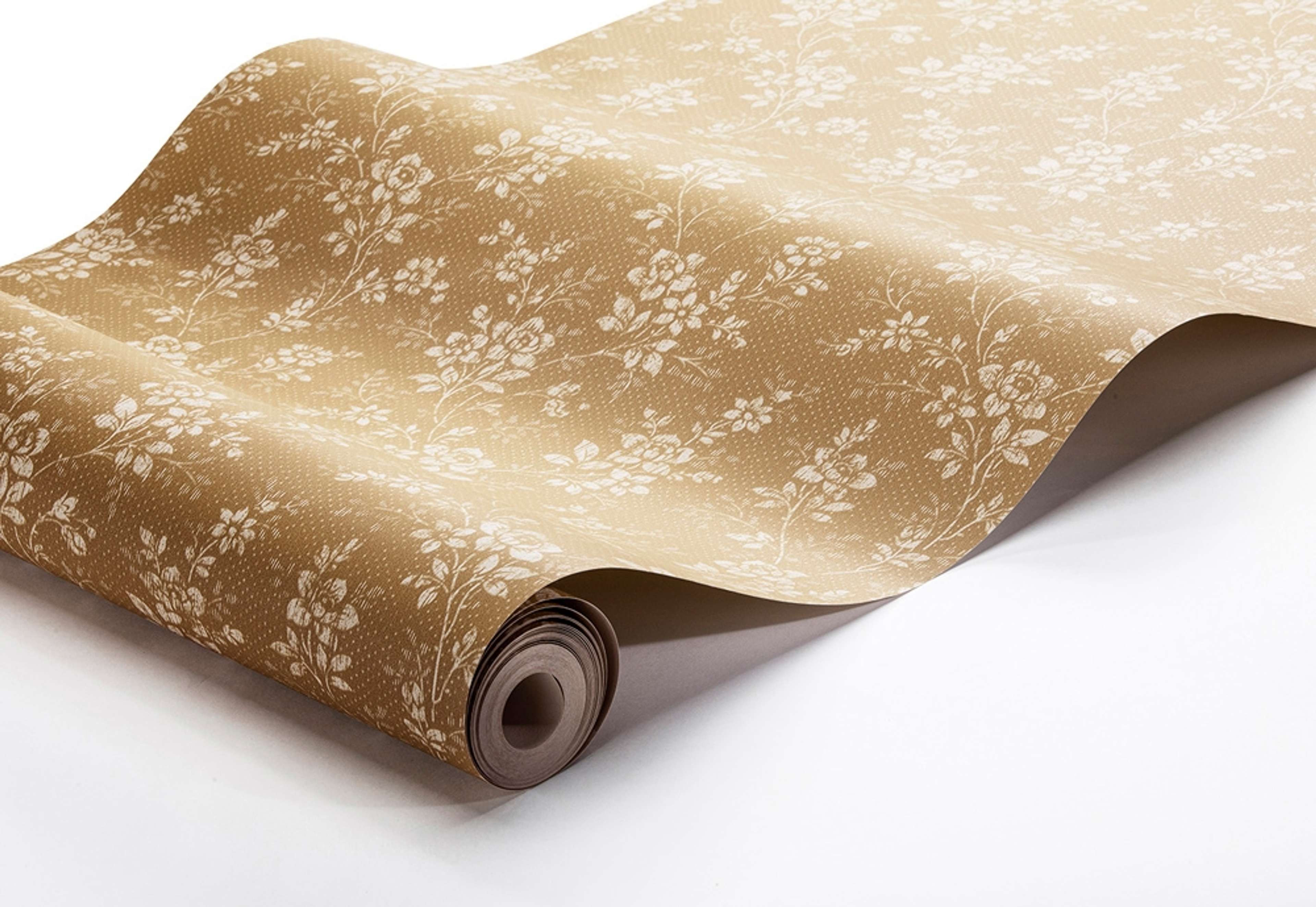 Hip Rose tapet från Boråstapeter med blommigt mönster i gul. Från kollektionen Woodland. Nonwoven-material med förskjuten passning.