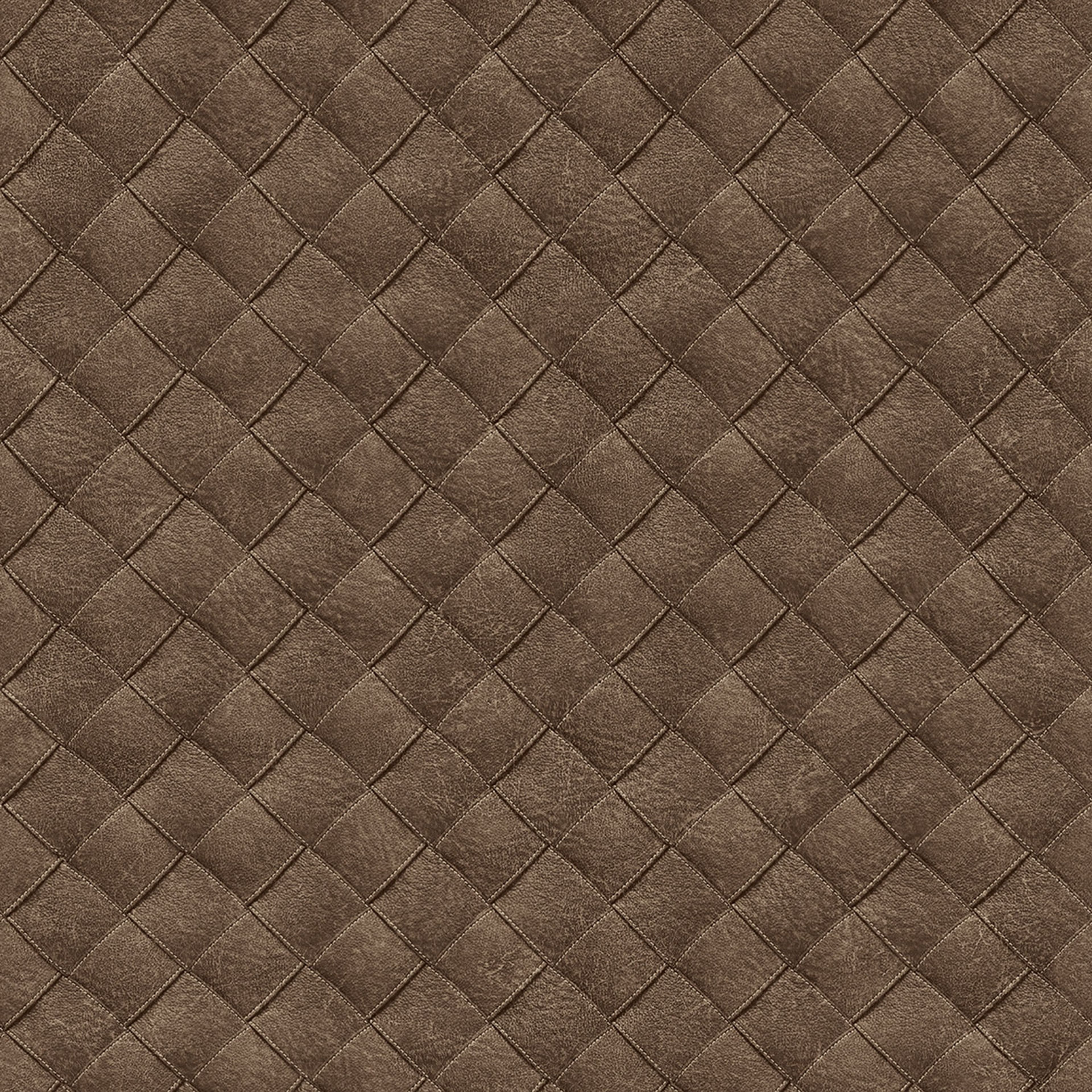 Leather Patchwork tapet med rutigt mönster i brun. Från kollektionen Tahiti. Nonwoven-material med rak passning. City-stil. Passar i vardagsrum, matsal och hall.
