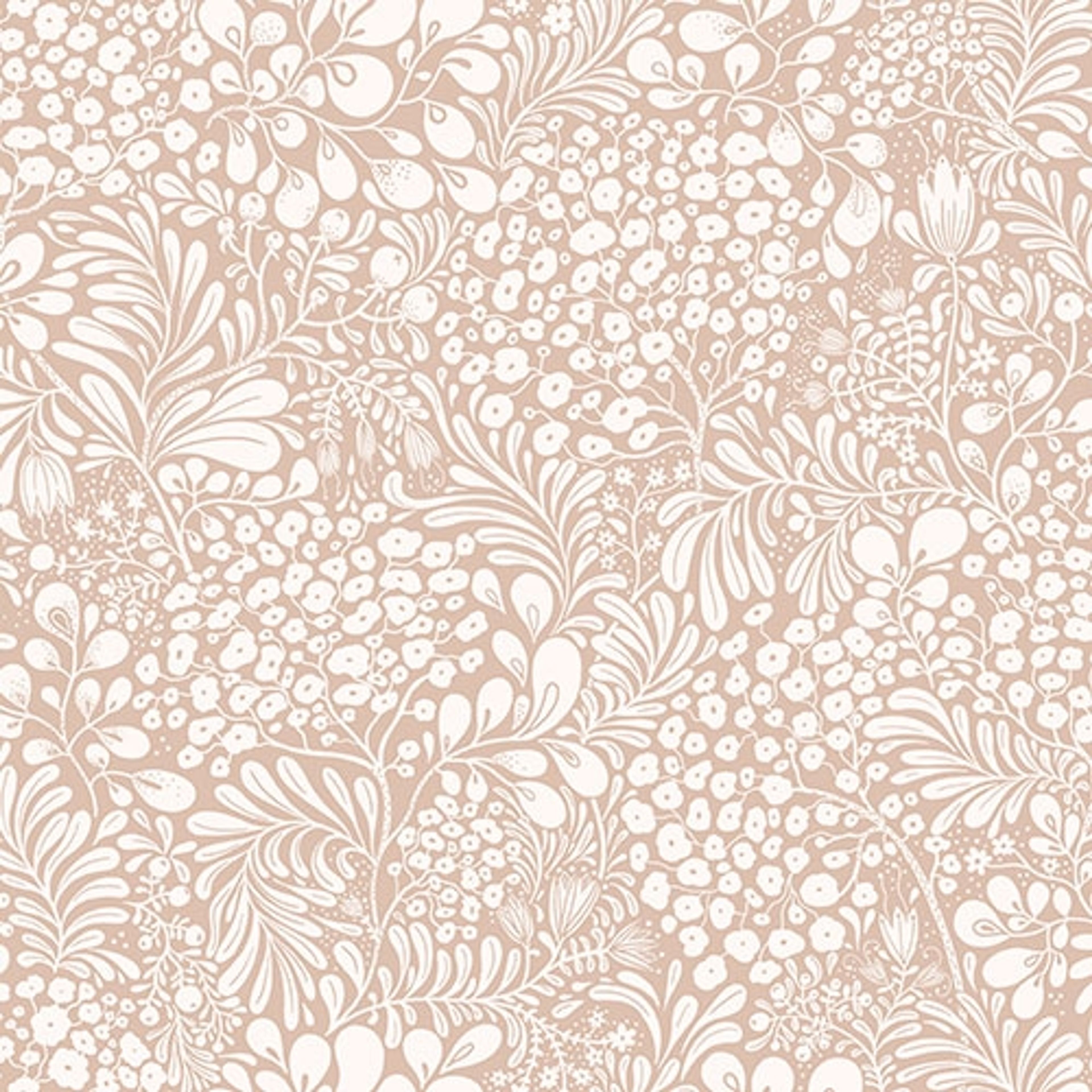 Siv, beigerosa tapet med blommigt mönster i beige. Från kollektionen Lina 2. Nonwoven-material med förskjuten passning.