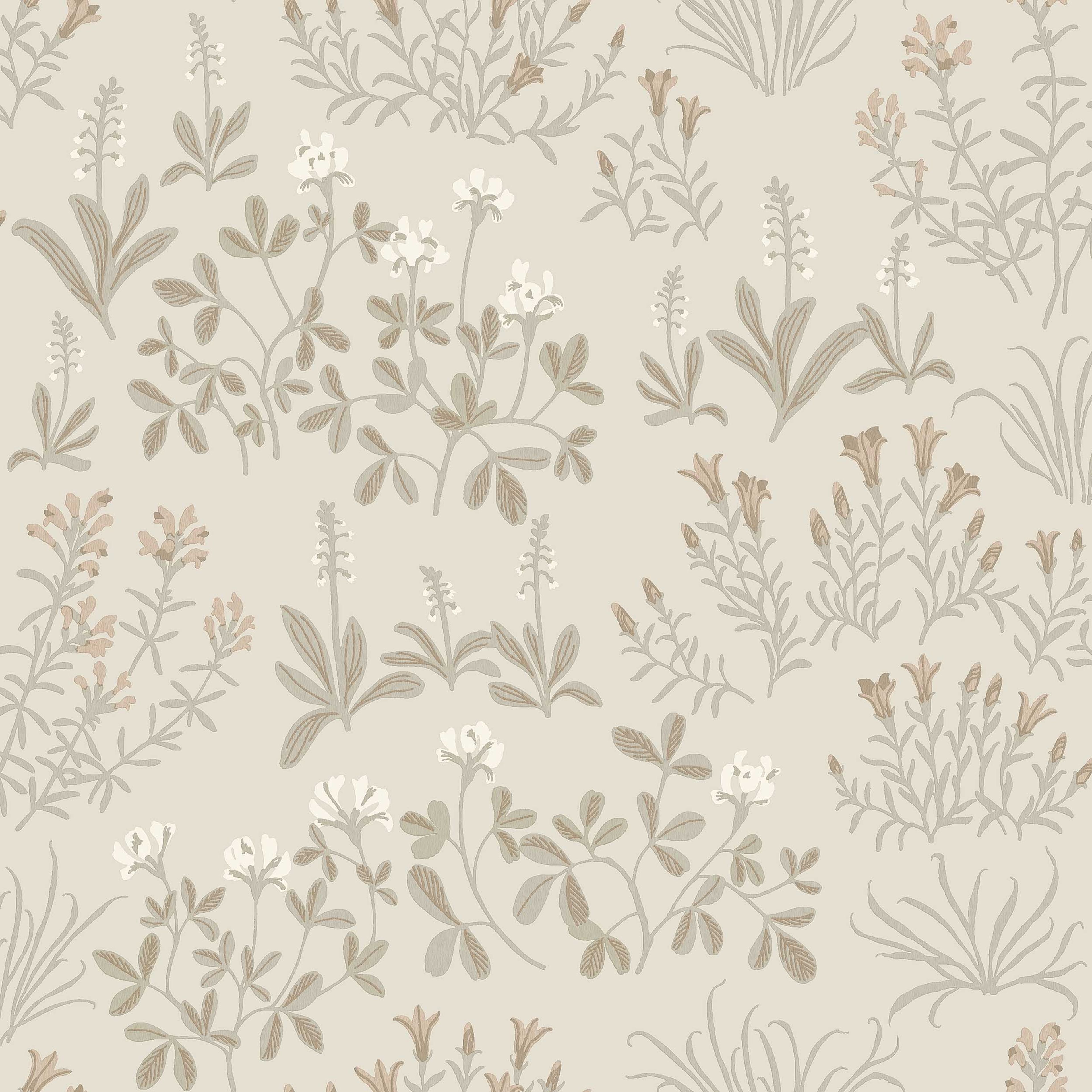 Noras Äng beige, tapet tapet med blommigt, naturochlandskap mönster i beige. Från kollektionen Nordic Folk. Nonwoven-material med förskjuten passning. Passar i sovrum.