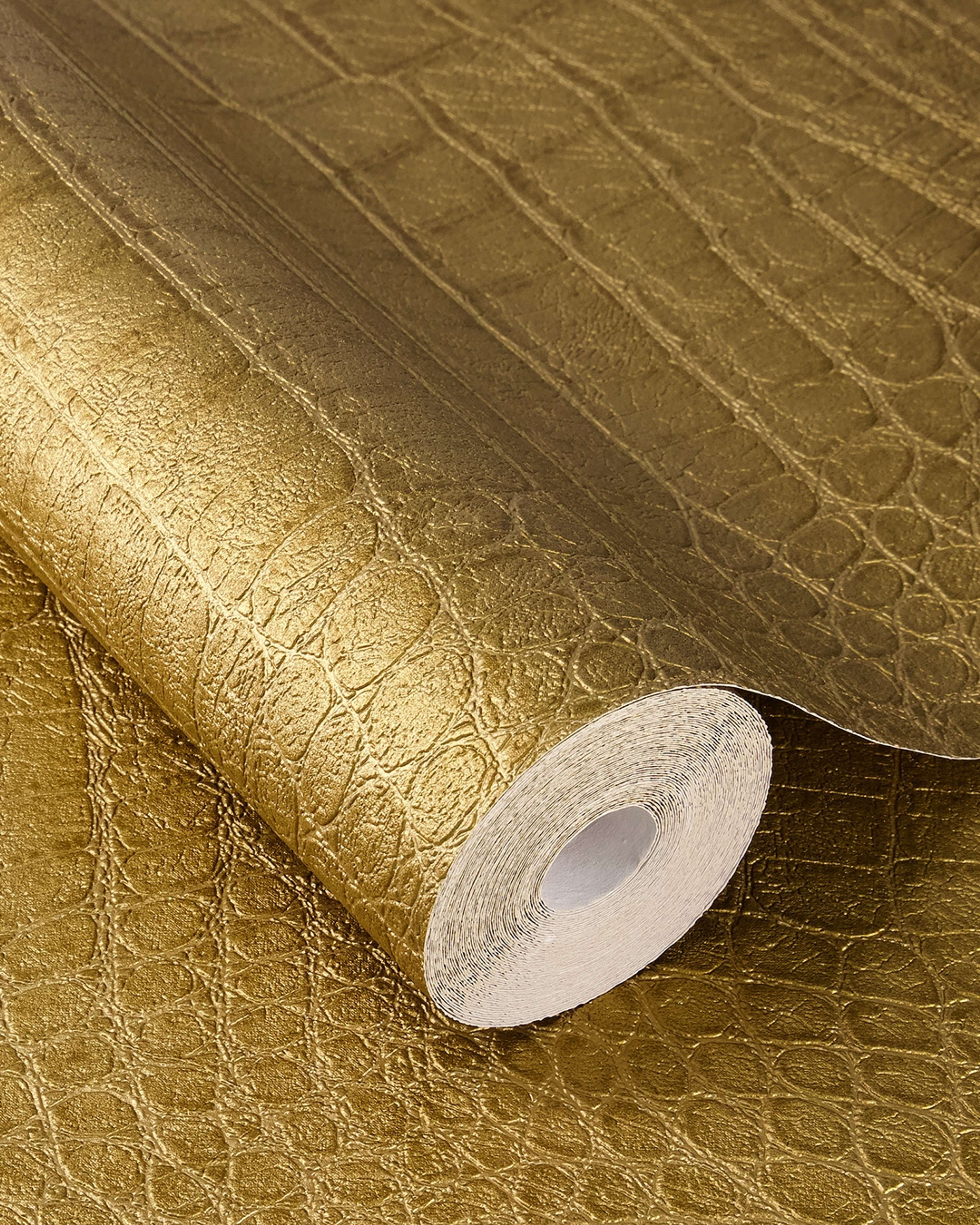 Serengeti 751369 tapet med djur mönster i guld. Från kollektionen Serengeti. Nonwoven-material med förskjuten passning. Passar i vardagsrum och matsal.