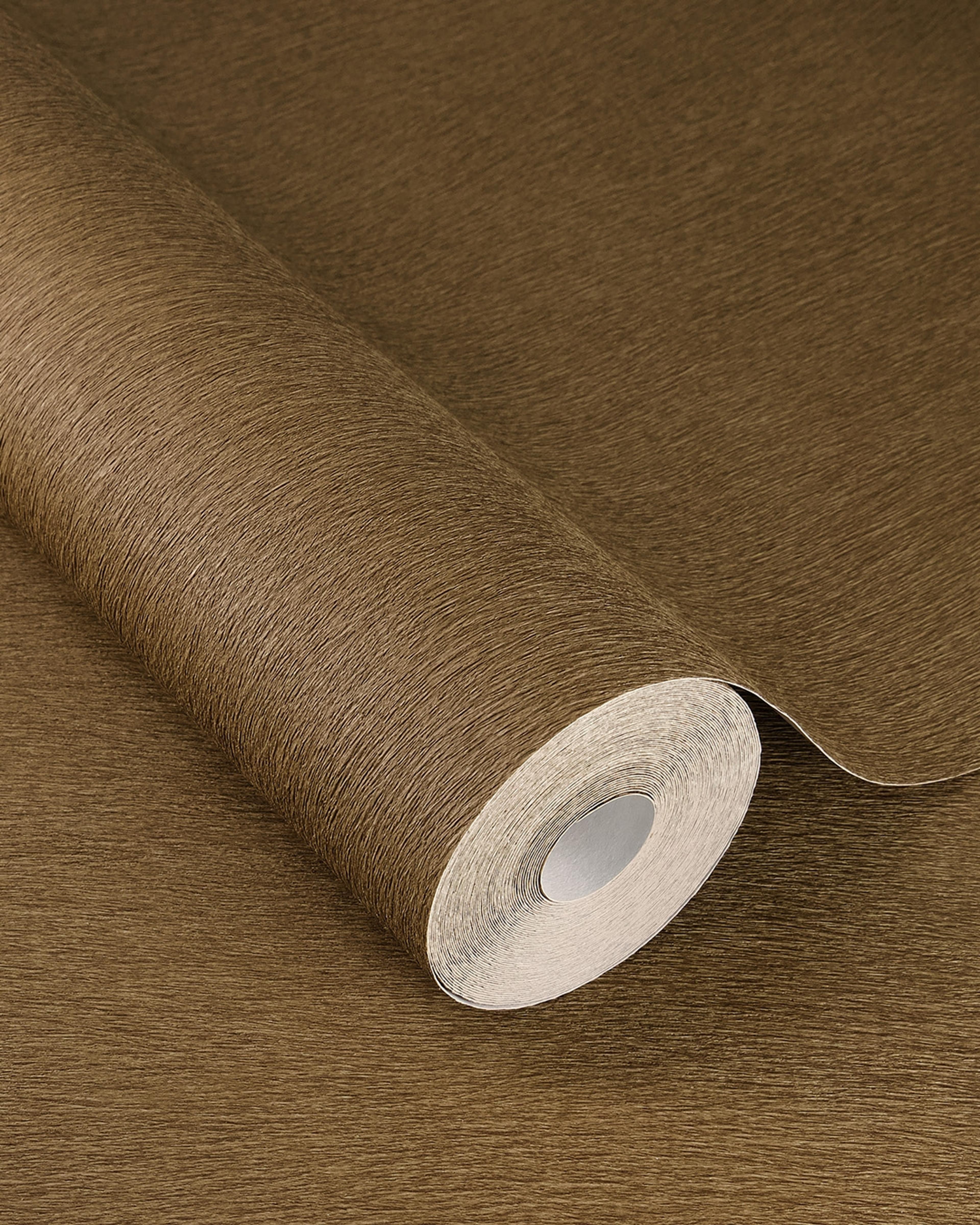 Serengeti 751079 tapet med djur mönster i brun. Från kollektionen Serengeti. Nonwoven-material. Passar i vardagsrum och matsal.