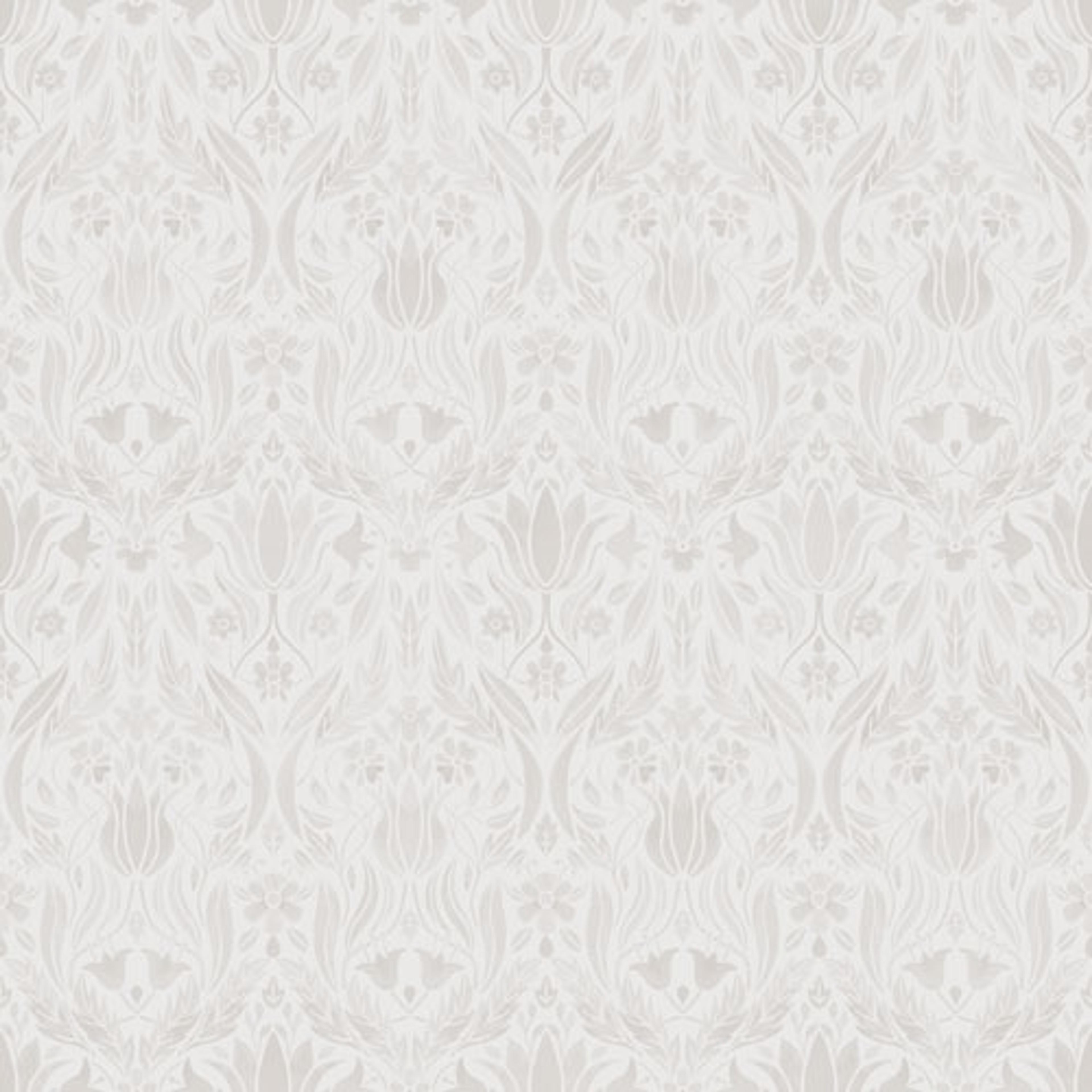 Ludvig småblommig, ljust beige tapet från Midbec med blommigt mönster i beige. Från kollektionen Blomstermåla. Nonwoven-material med rak passning.