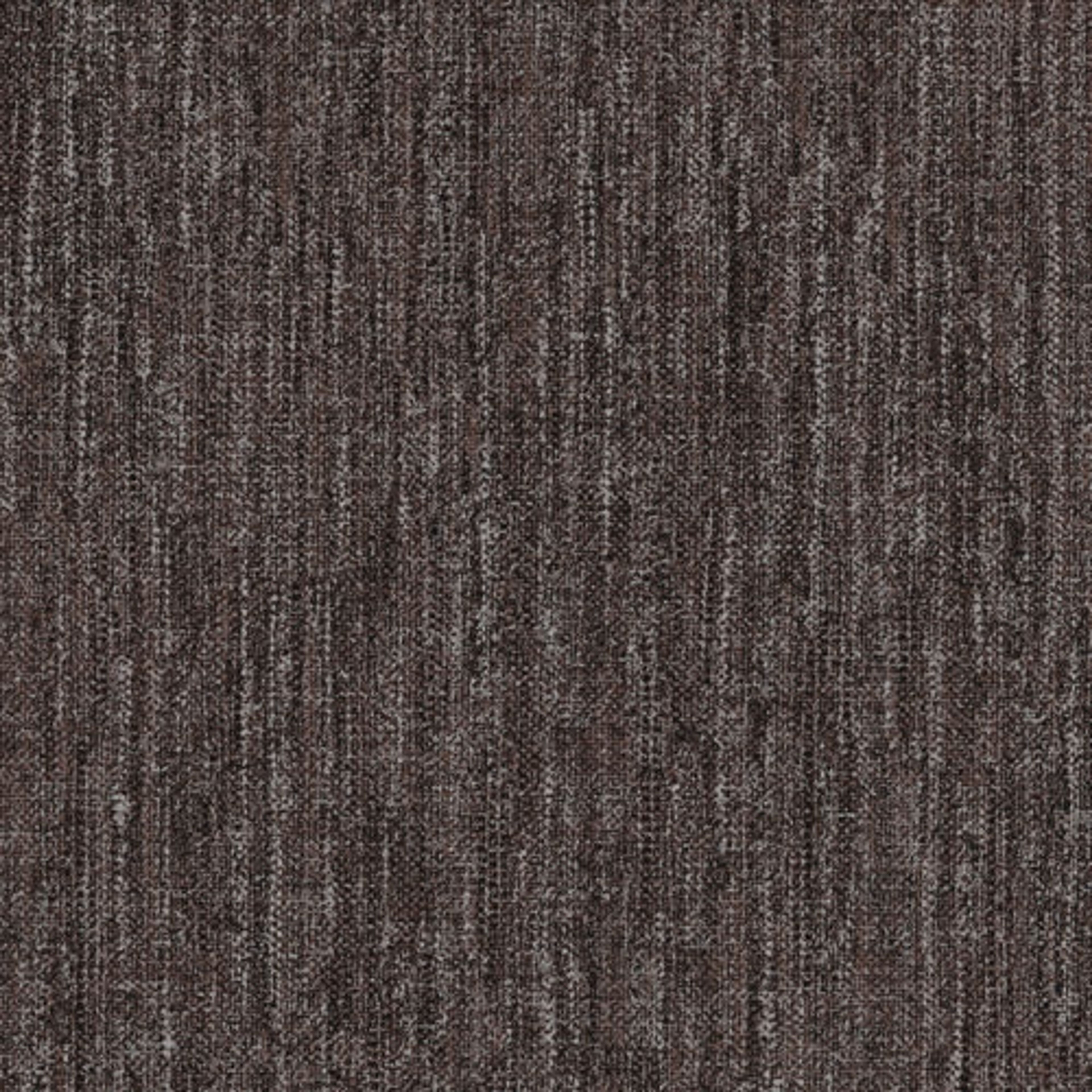Uba Coconut tapet tapet från Midbec med prickigt mönster i brun. Från kollektionen Tribute. Nonwoven-material. Passar i vardagsrum, matsal och hall.