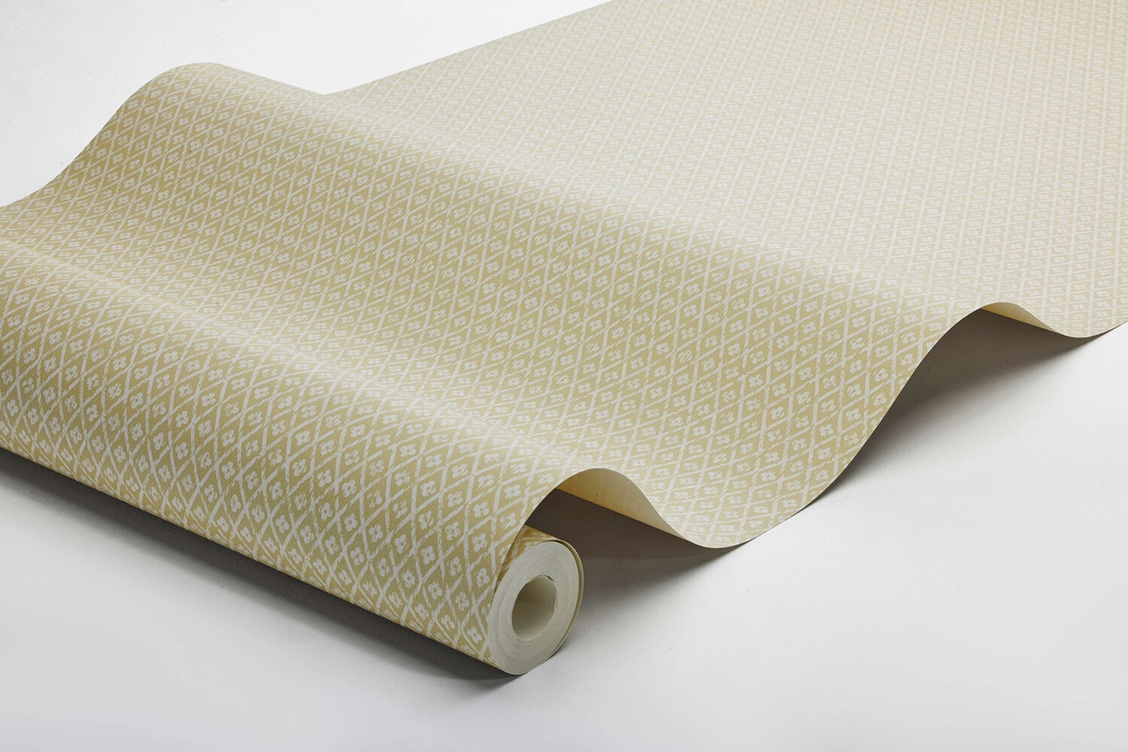Willowherb tapet med trellis mönster i gul. Från kollektionen Woodland. Nonwoven-material med rak passning.