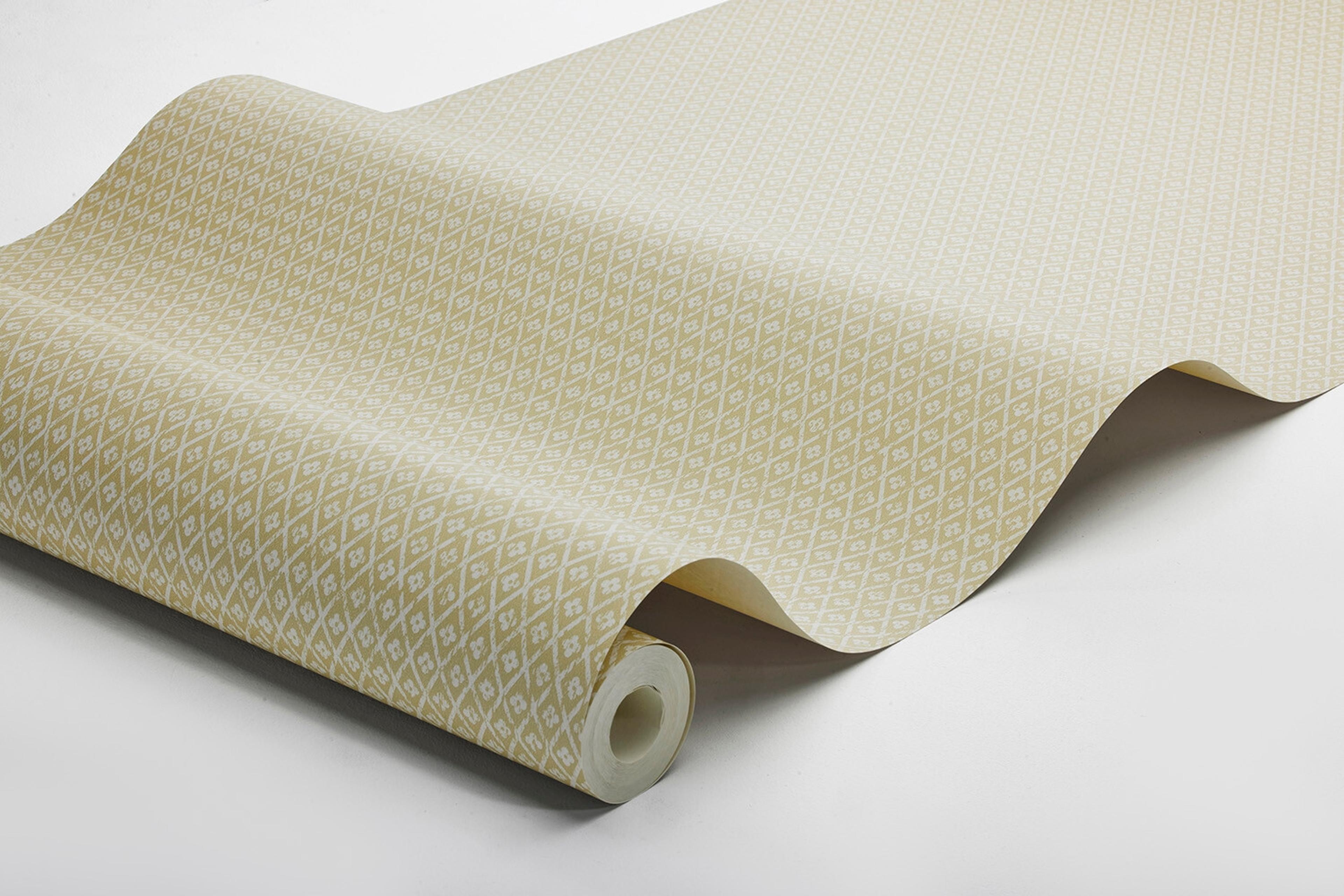 Willowherb tapet med trellis mönster i gul. Från kollektionen Woodland. Nonwoven-material med rak passning.