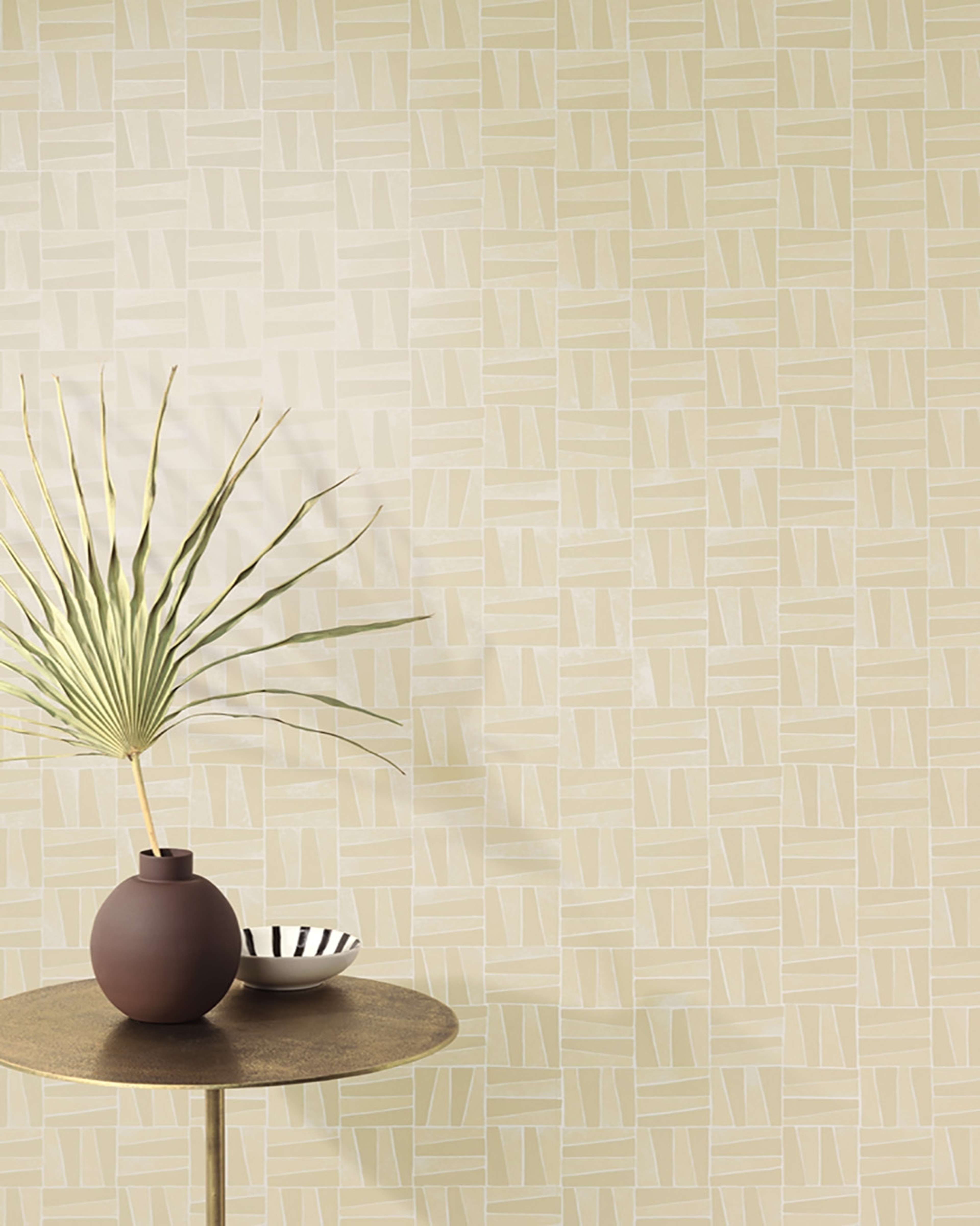 Olan, beige tapet tapet med geometriskt mönster i beige. Från kollektionen Aquila. Nonwoven-material med rak passning.