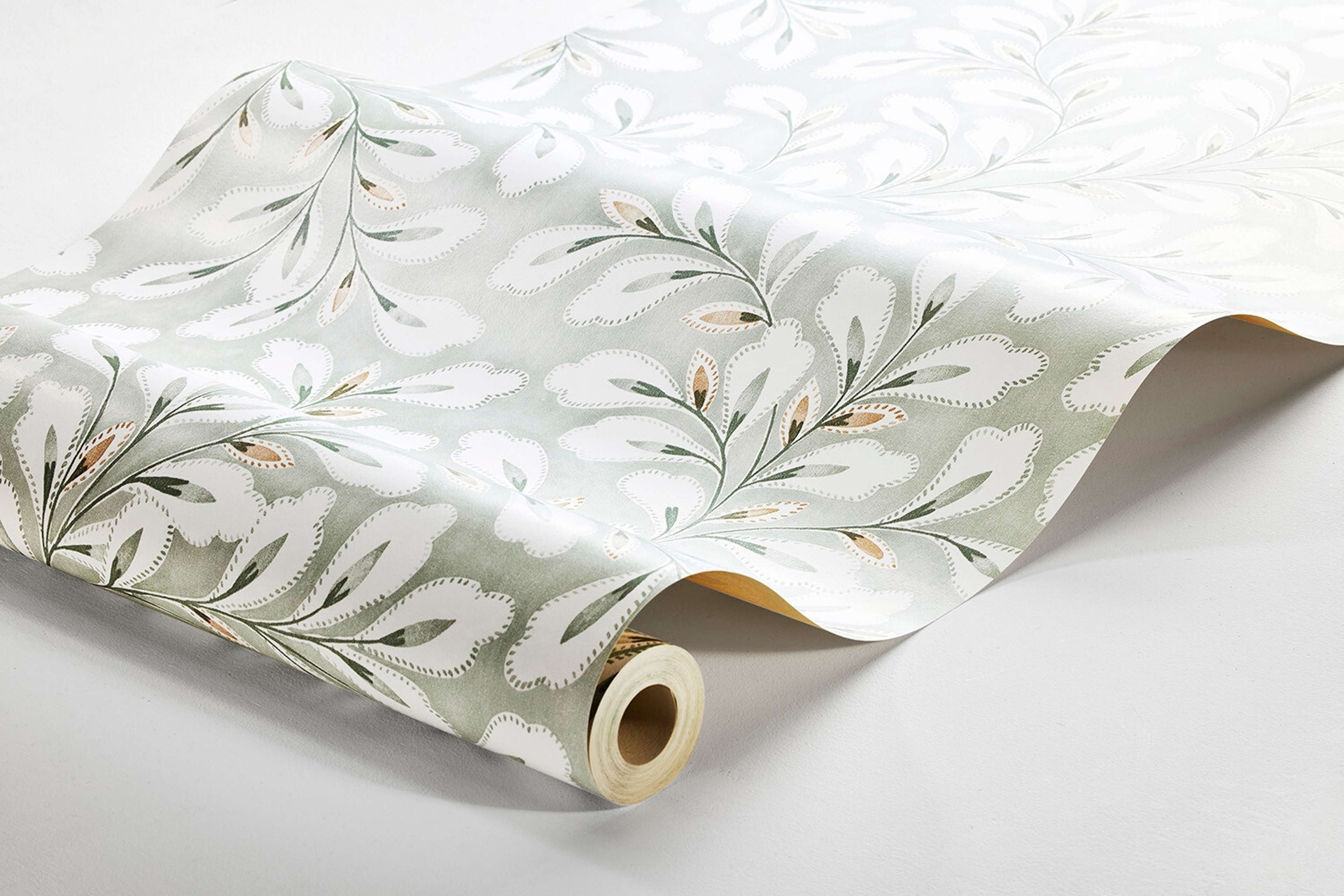 Liv tapet med botaniskt mönster i grön. Från kollektionen melodi. Nonwoven-material med rak passning. Country-stil. Passar i vardagsrum, matsal och arbetsrum.
