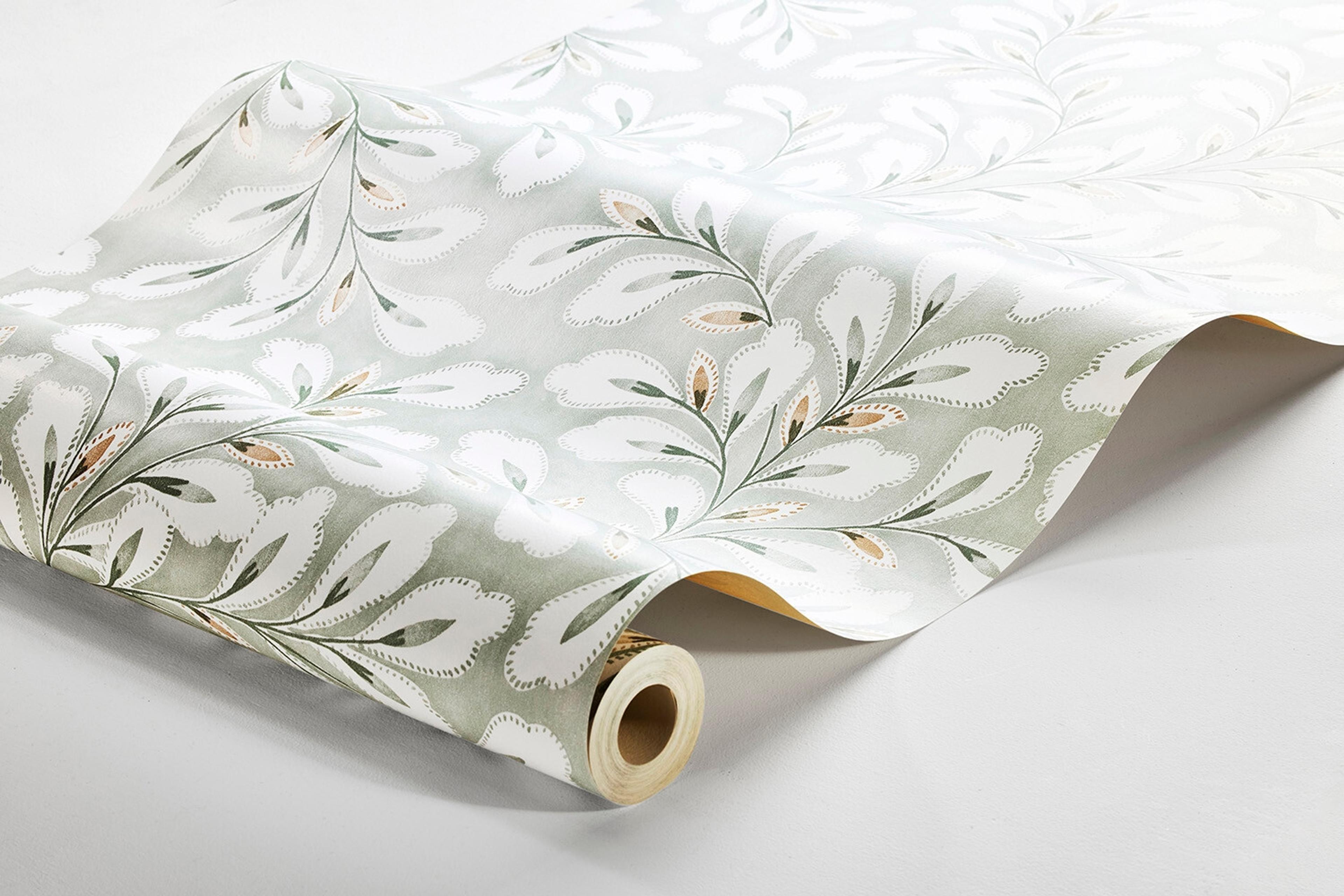 Liv tapet med botaniskt mönster i grön. Från kollektionen melodi. Nonwoven-material med rak passning. Country-stil. Passar i vardagsrum, matsal och arbetsrum.