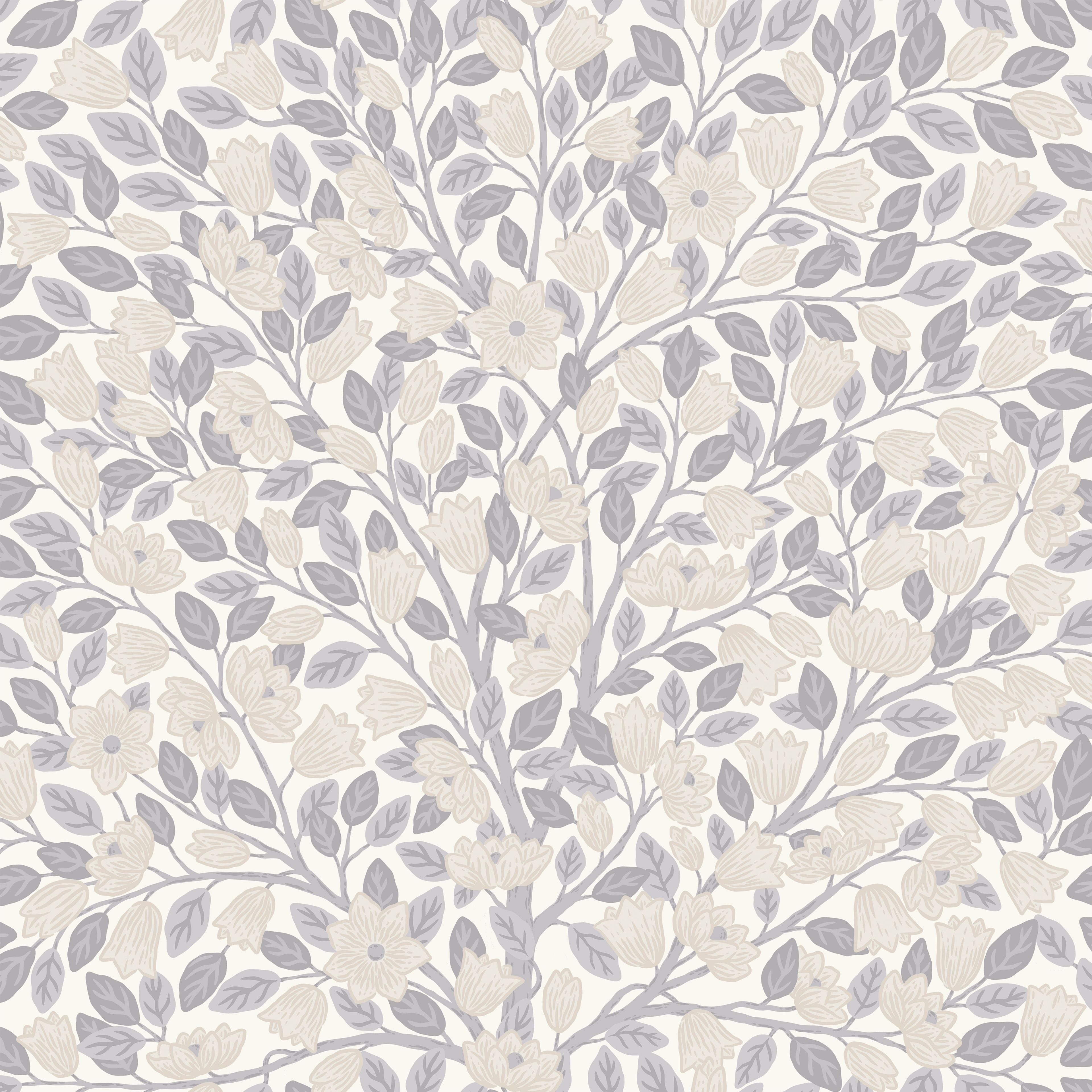 Klara o Tove magnolia ljusgrå, tapet tapet med blommigt mönster i grå. Från kollektionen Klara o Tove. Nonwoven-material med förskjuten passning. Passar i vardagsrum, sovrum och hall.