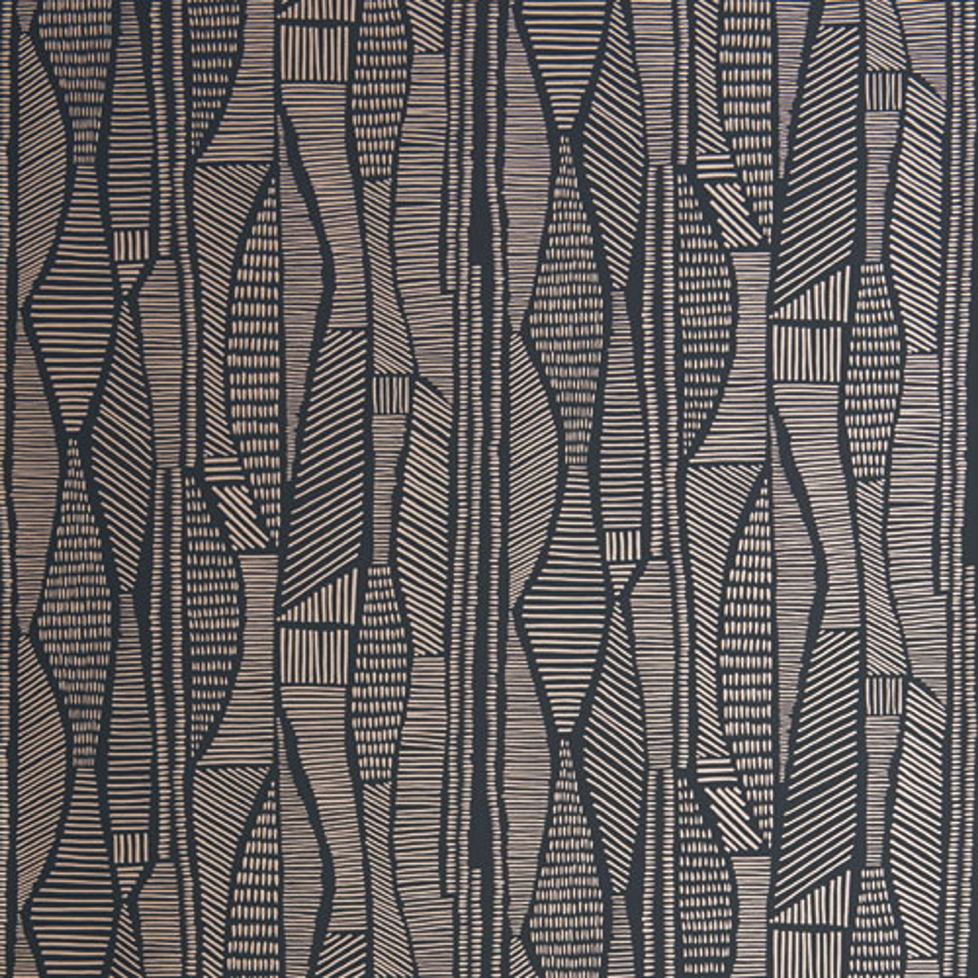 Skylark Onyx tapet från Midbec med abstrakt mönster i svart. Från kollektionen Pioneer. Nonwoven-material med förskjuten passning.