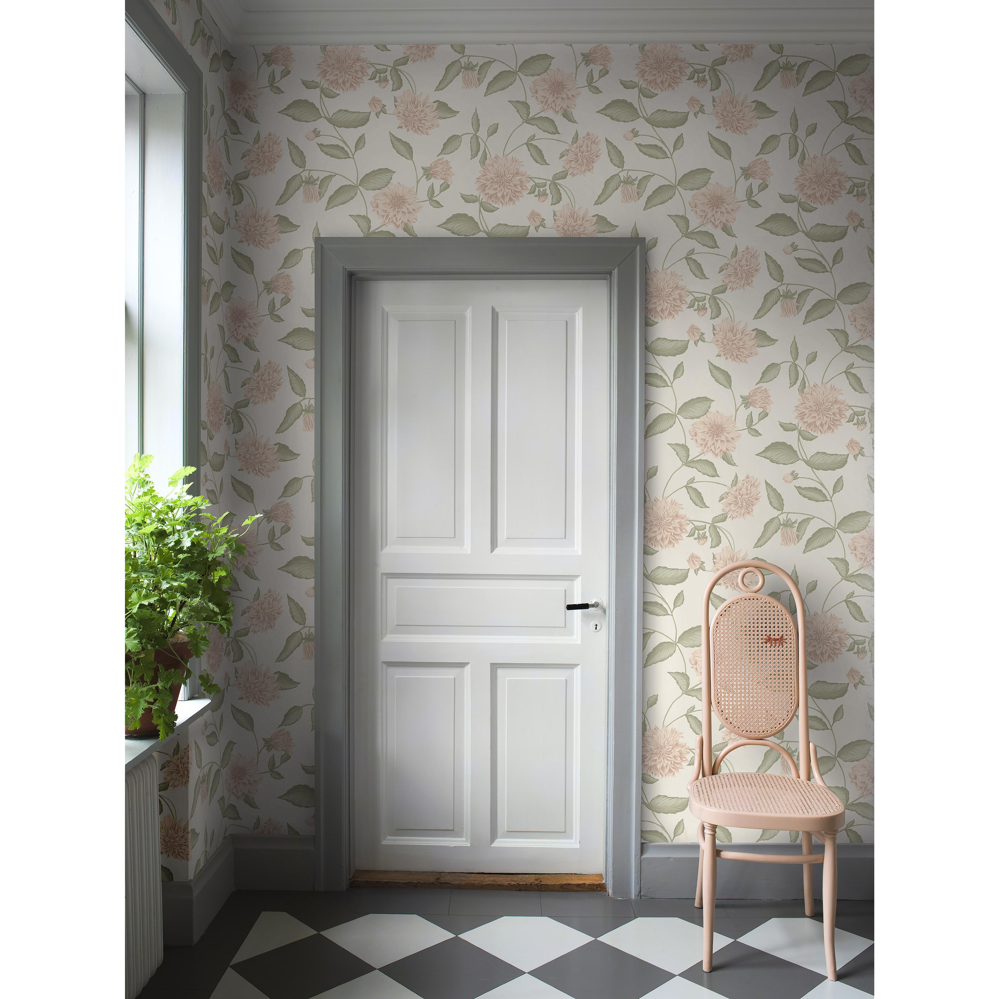Dahliadröm rosa, tapet tapet med botaniskt, blommigt mönster i rosa. Från kollektionen Orangeri. Nonwoven-material med förskjuten passning. Passar i hall.