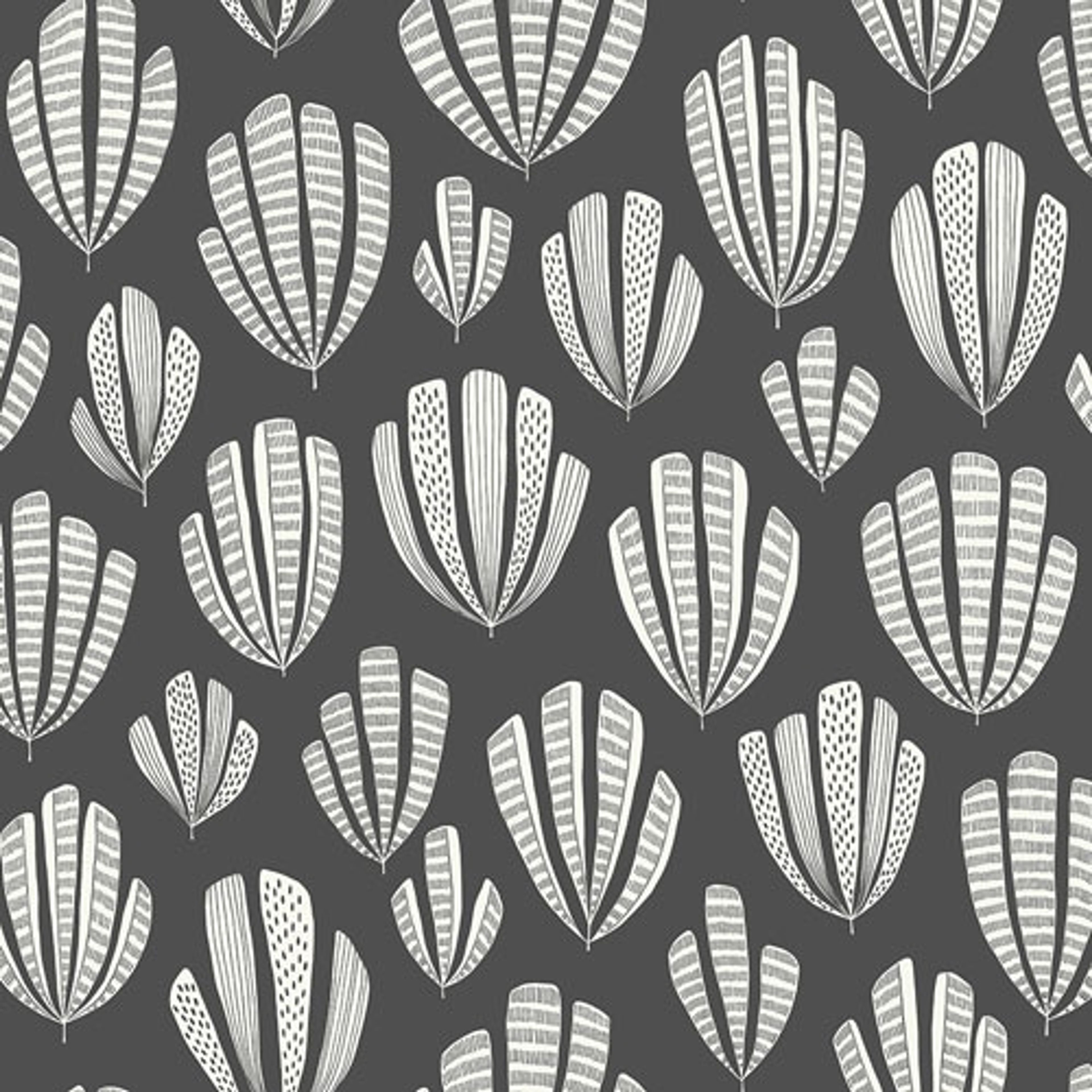 Hoja Boston tapet från Midbec med botaniskt, retro mönster i svart. Från kollektionen Kinfolk. Nonwoven-material med förskjuten passning.