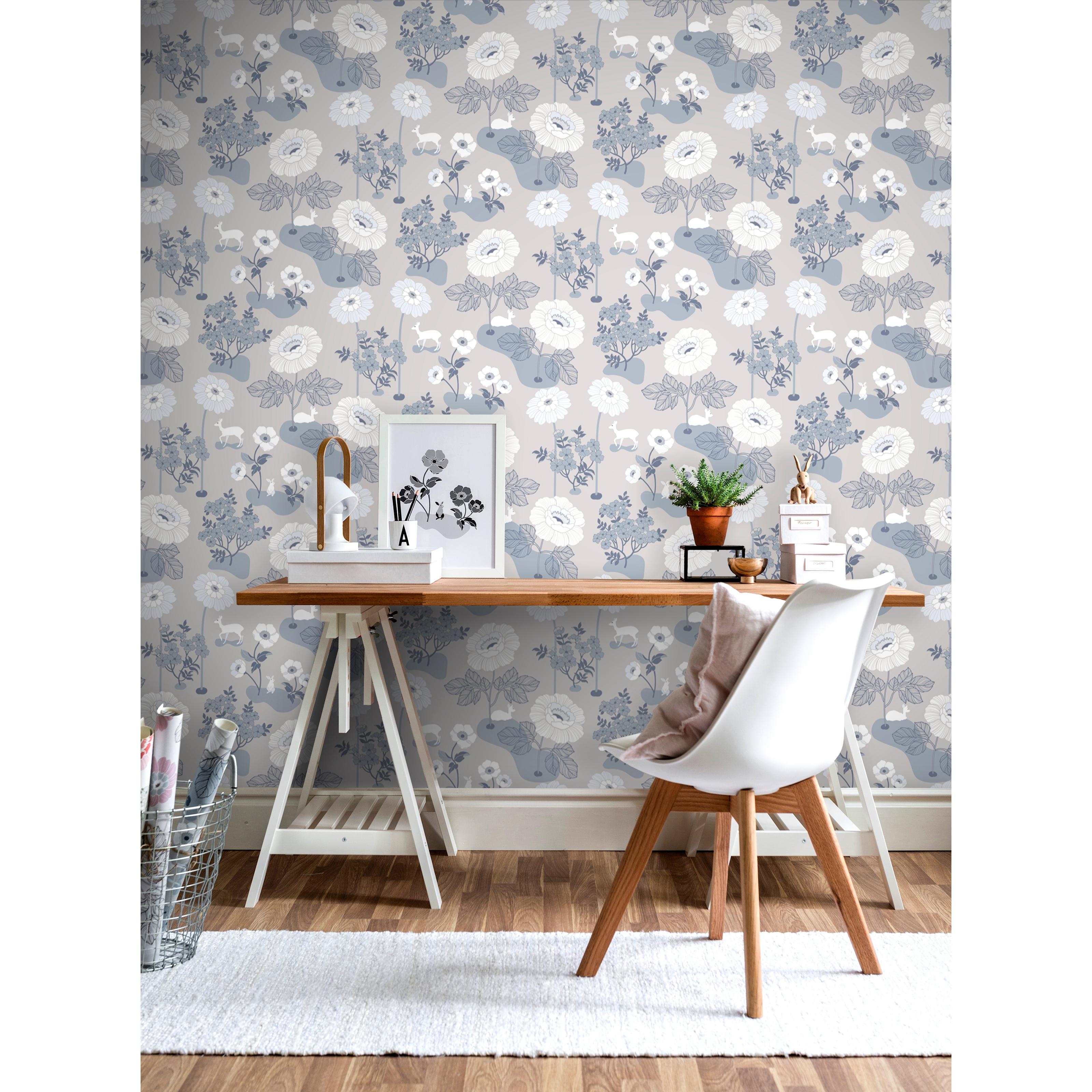 Blomsteräng, grå tapet från duro med blommigt mönster i grå. Från kollektionen Duro 1900. Nonwoven-material med förskjuten mönsterpassning. Country-stil.
