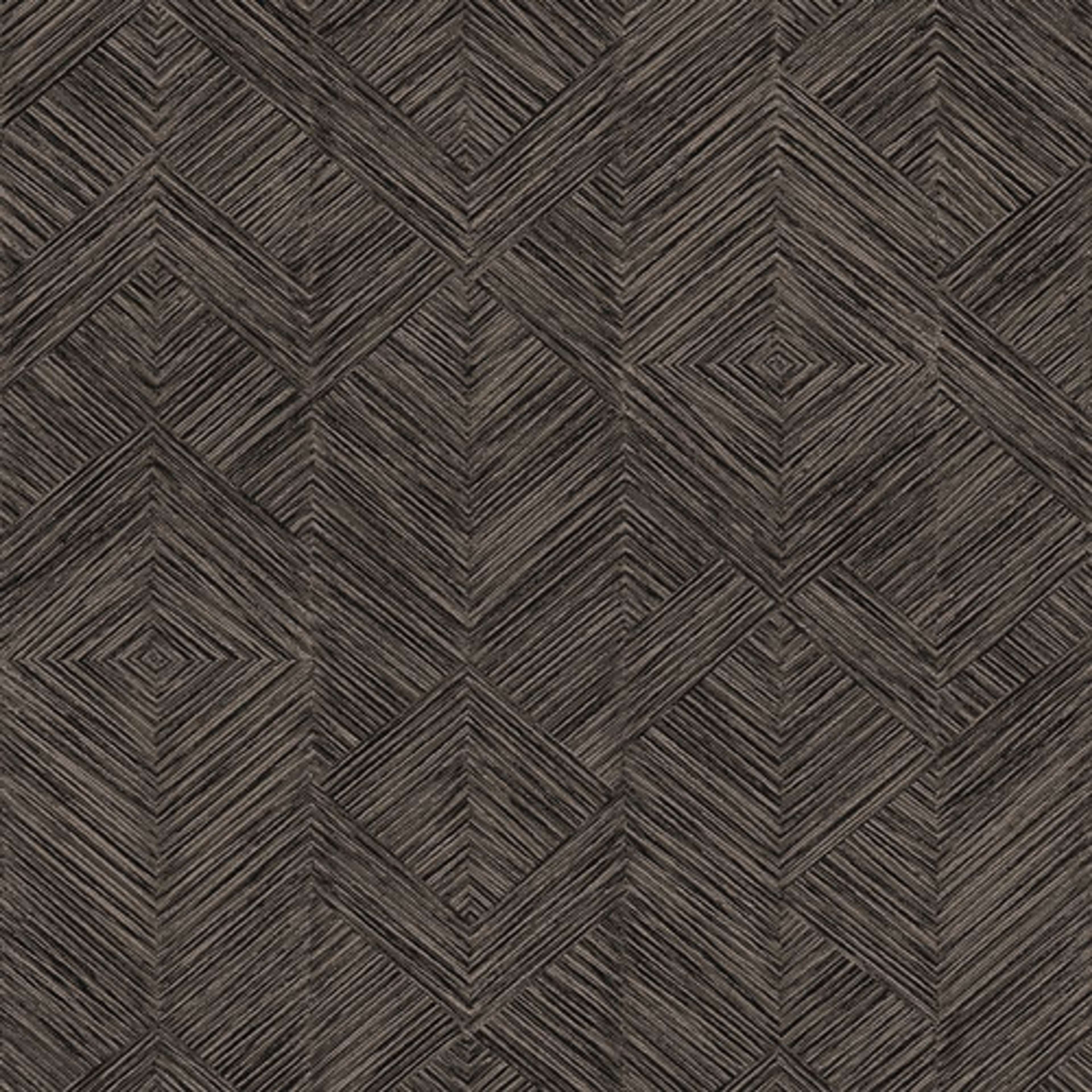 Enitan Night tapet tapet från Midbec med geometriskt mönster i svart och grå. Från kollektionen Tribute. Nonwoven-material med förskjuten passning. Passar i vardagsrum, matsal och hall.