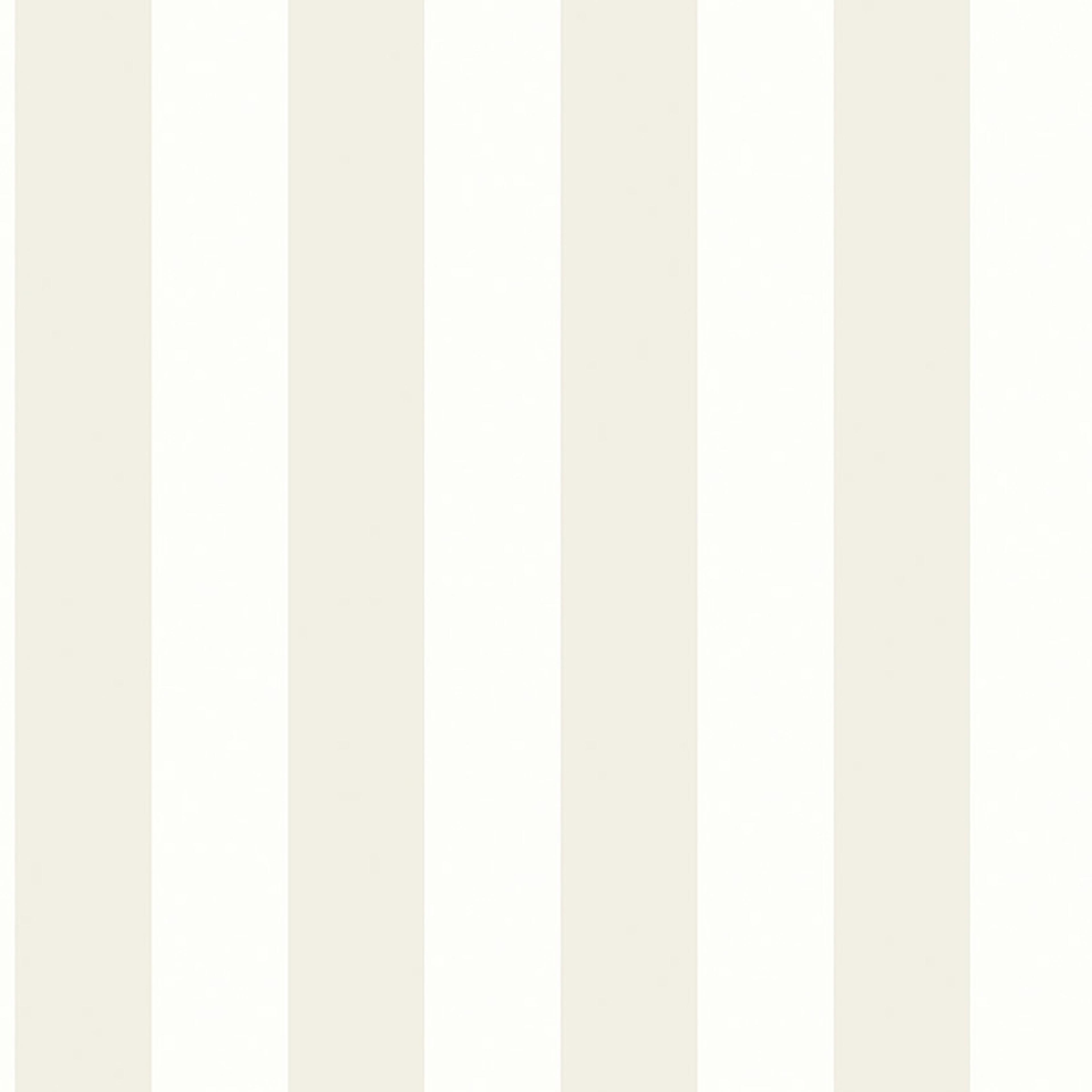 Falsterbo Stripe tapet från Boråstapeter med randigt mönster i beige. Från kollektionen Falsterbo III. Nonwoven-material.