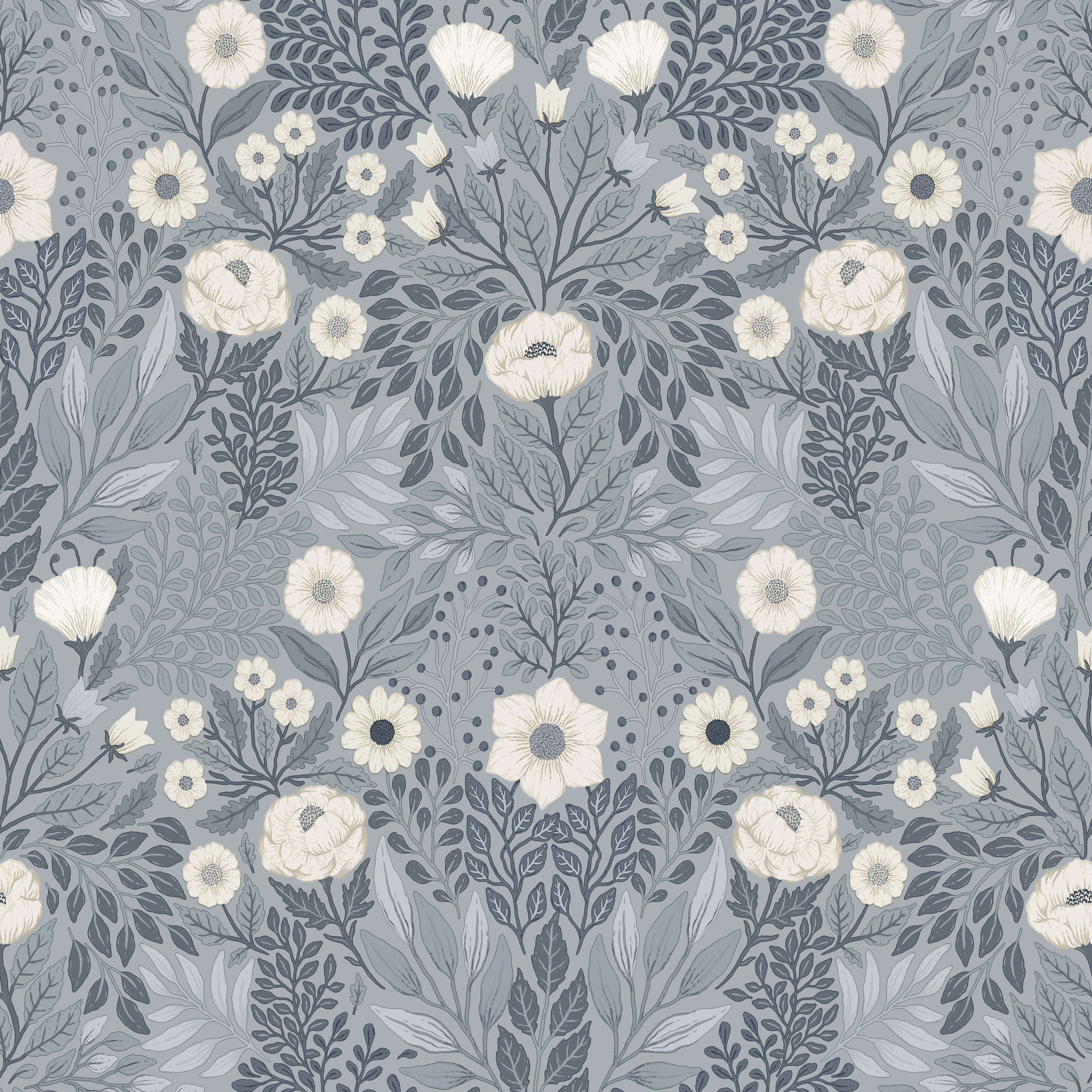 Klara o Tove äng blå, tapet tapet med blommigt mönster i blå. Från kollektionen Klara o Tove. Nonwoven-material med rak passning. Passar i vardagsrum, sovrum och hall.