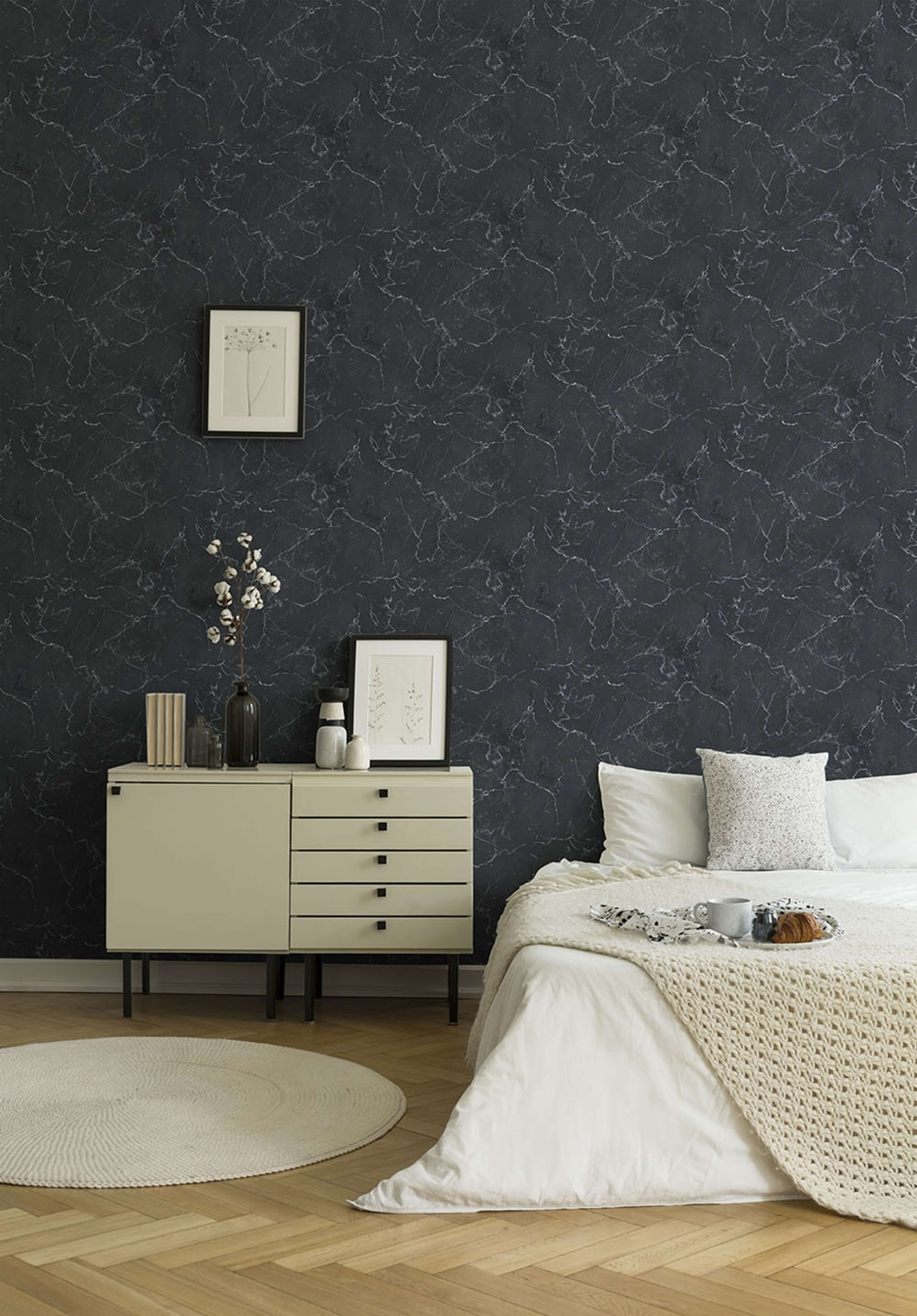 Aruba Marble tapet med tegelsten mönster i grå. Från kollektionen Aruba. Nonwoven-material med förskjuten passning. Passar i vardagsrum och matsal.
