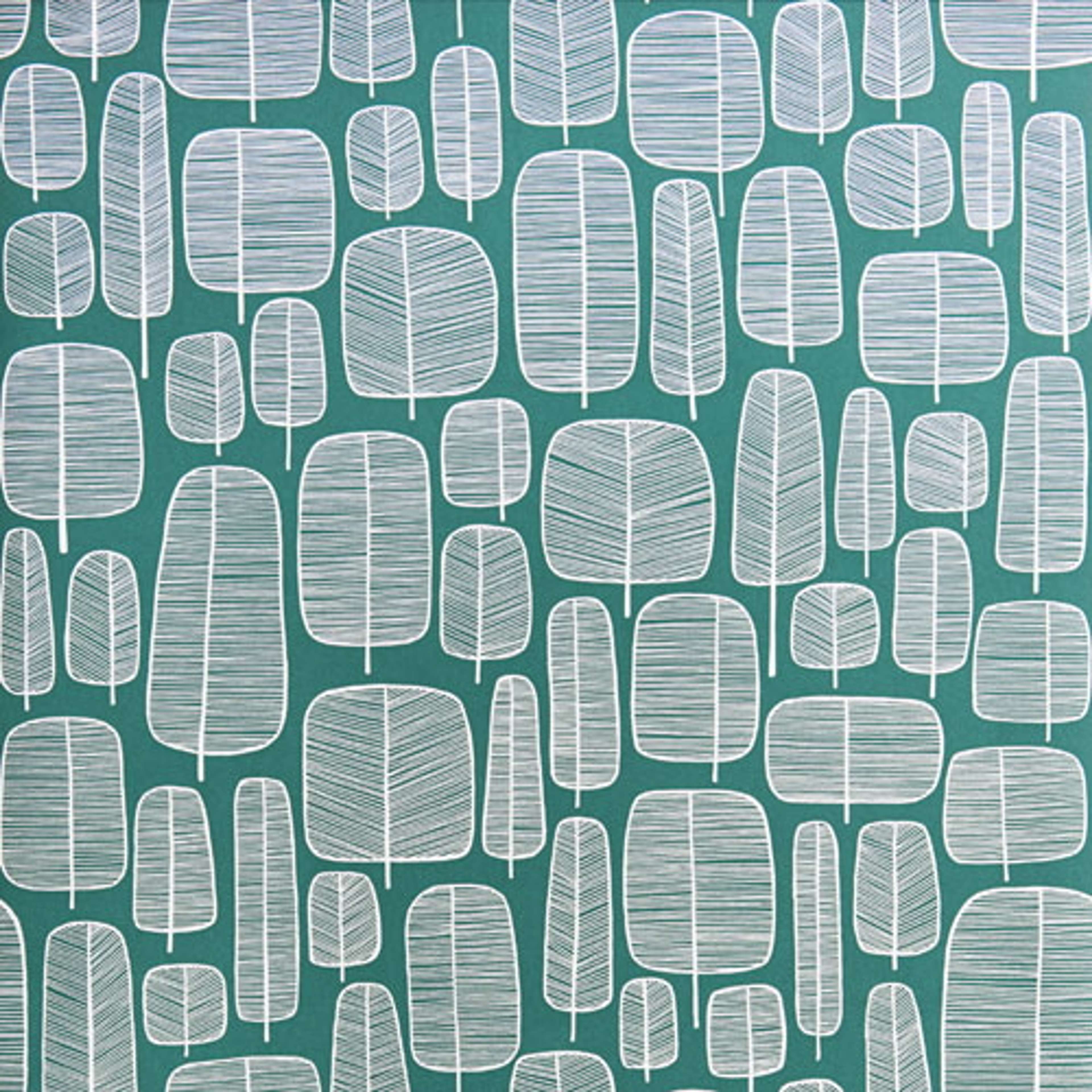 Little Trees Emerald tapet med grafiskt mönster i grön. Från kollektionen signature. Nonwoven-material med rak passning. Vintage-stil.