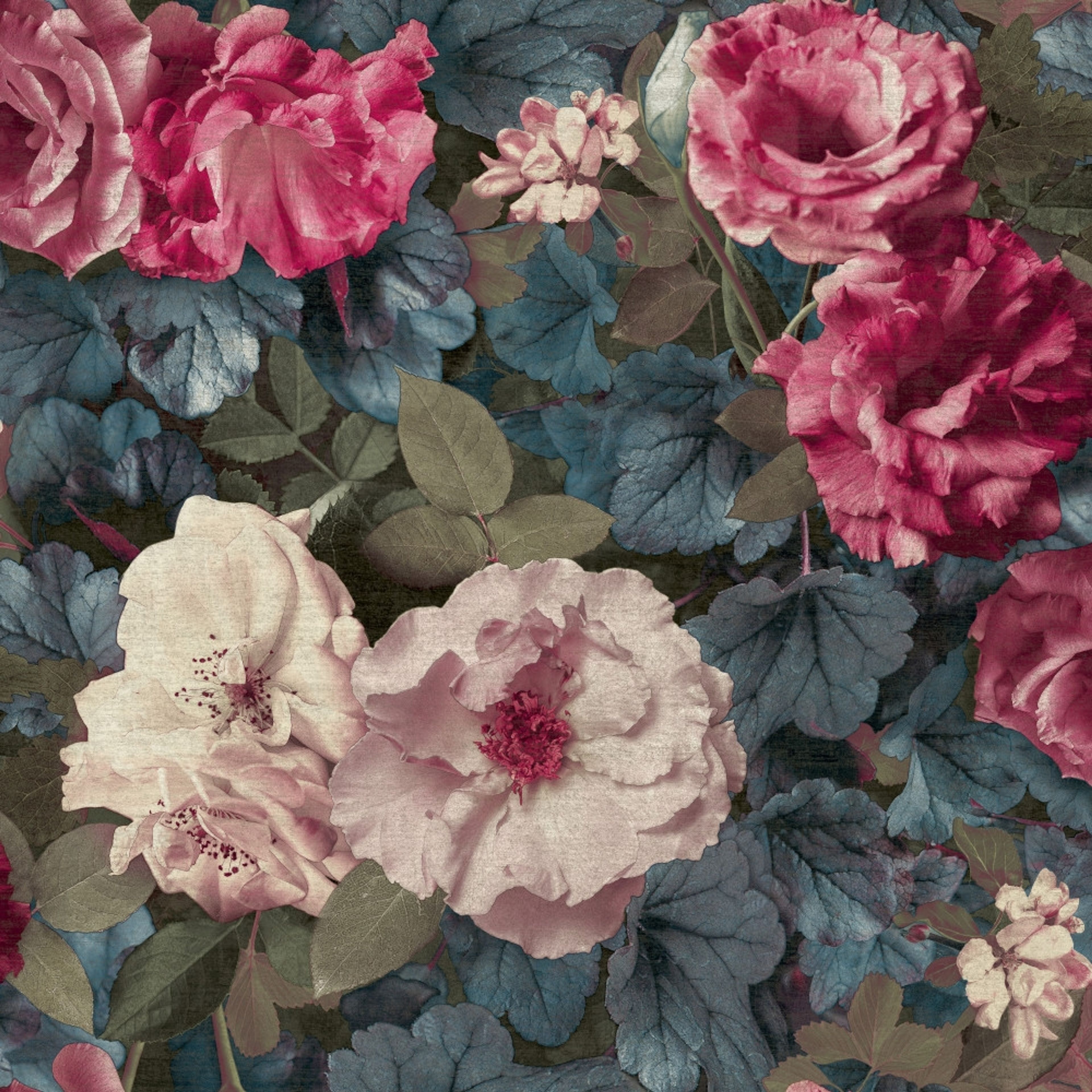 Gramersy park tapet med blommigt mönster i rosa och grön. Från kollektionen Malika. Nonwoven-material med förskjuten passning. Passar i vardagsrum och matsal.