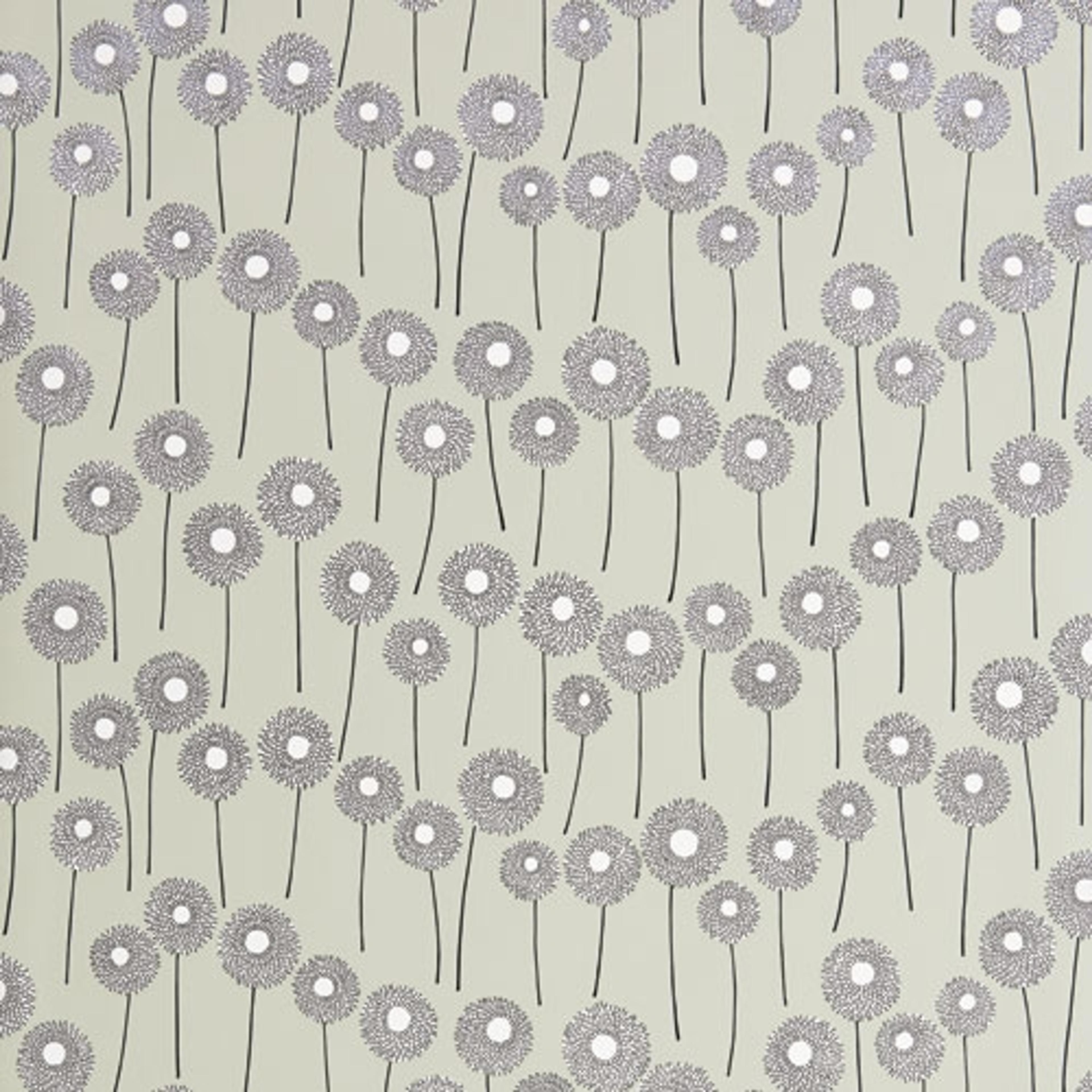 Meadow Snowberry tapet från Midbec med blommigt mönster i grön. Från kollektionen Pioneer. Nonwoven-material med förskjuten passning.