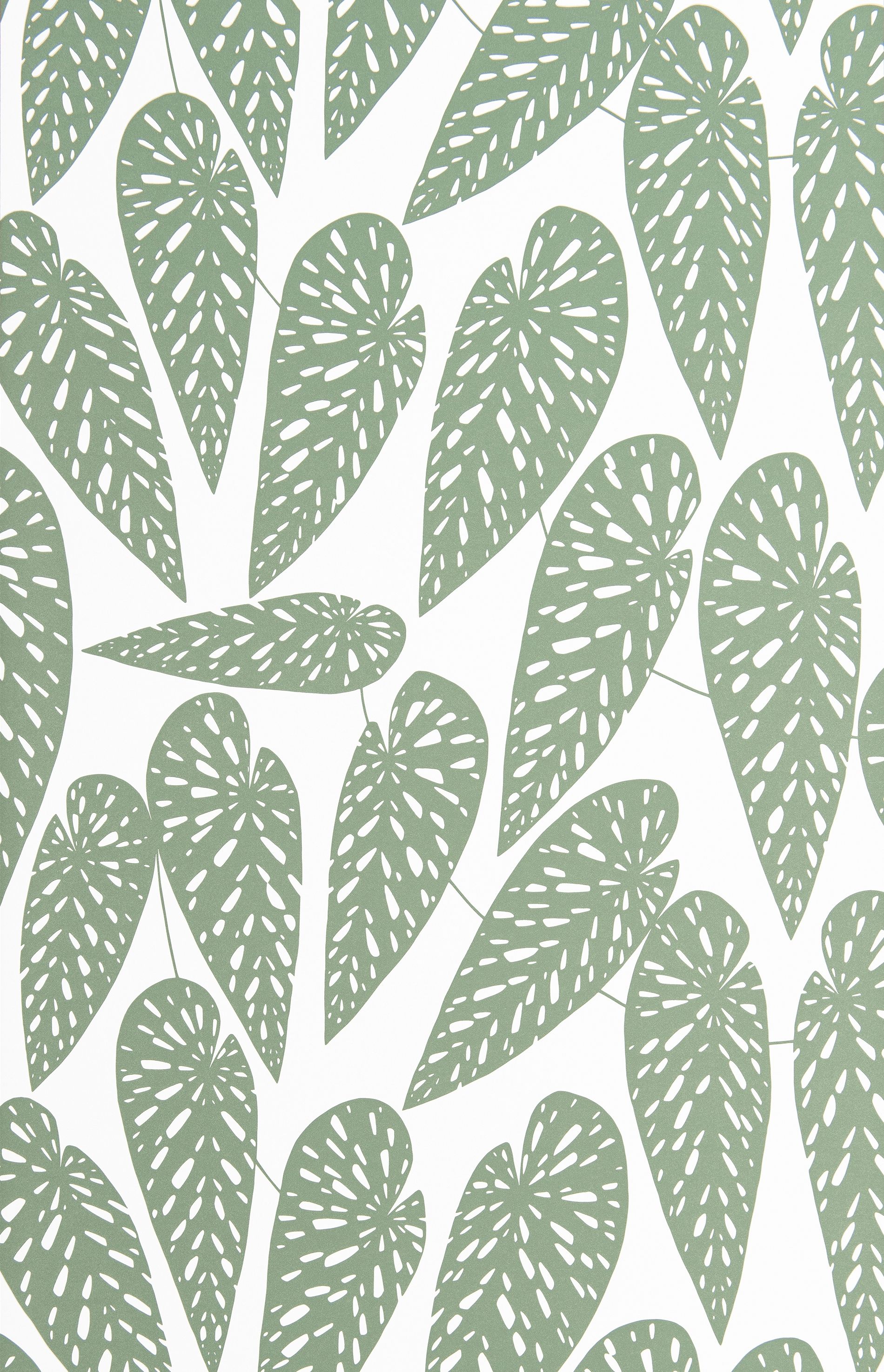 Jungle tapet från Midbec med botaniskt mönster i vit. Från kollektionen Seven Sisters. Nonwoven-material med förskjuten passning.