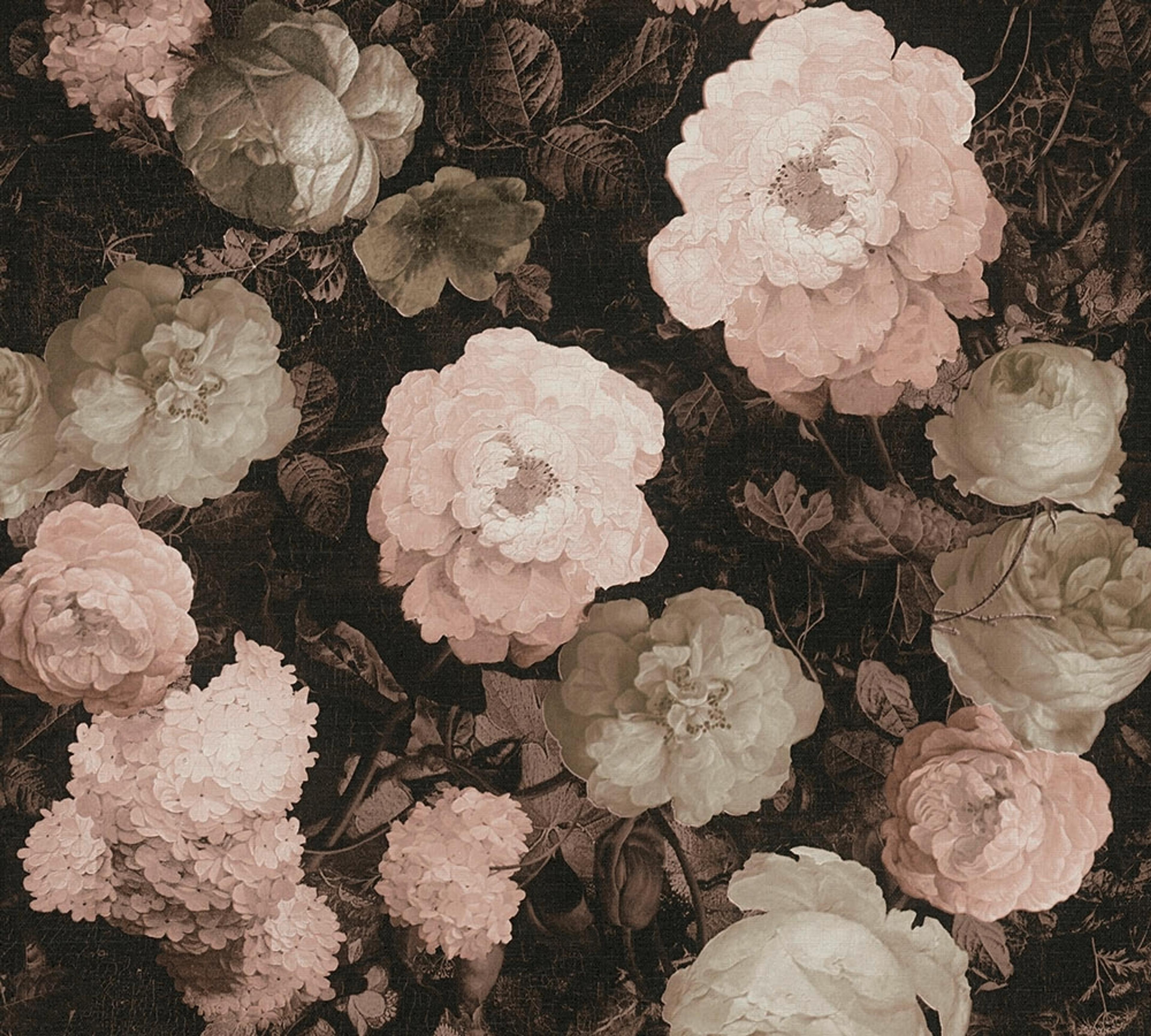 Flower, strukturtapet i rosa tapet med blommigt mönster i rosa. Från kollektionen history of art. Nonwoven-material med förskjuten passning. Passar i vardagsrum och matsal.