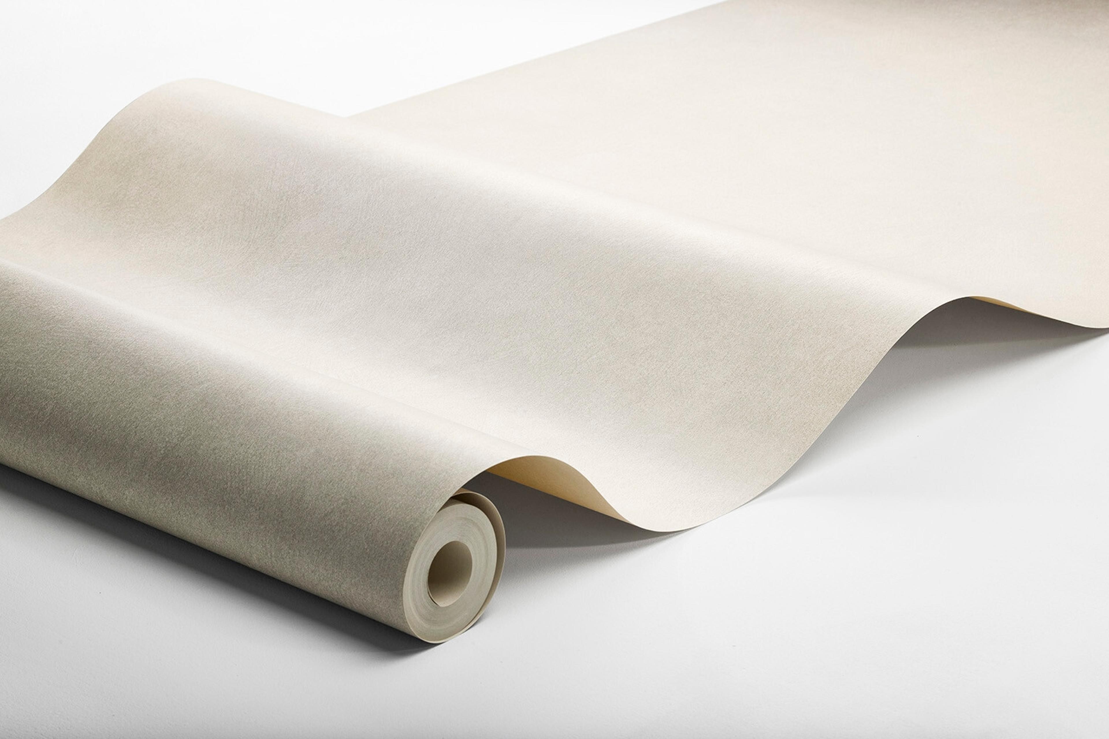 Shades Flint tapet enfärgad i grå. Från kollektionen shades. Nonwoven-material. Passar i hall.