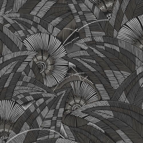 Bali Night tapet tapet från Midbec med botaniskt mönster i grå. Från kollektionen Tribute. Nonwoven-material med förskjuten passning. Passar i vardagsrum, matsal och hall.