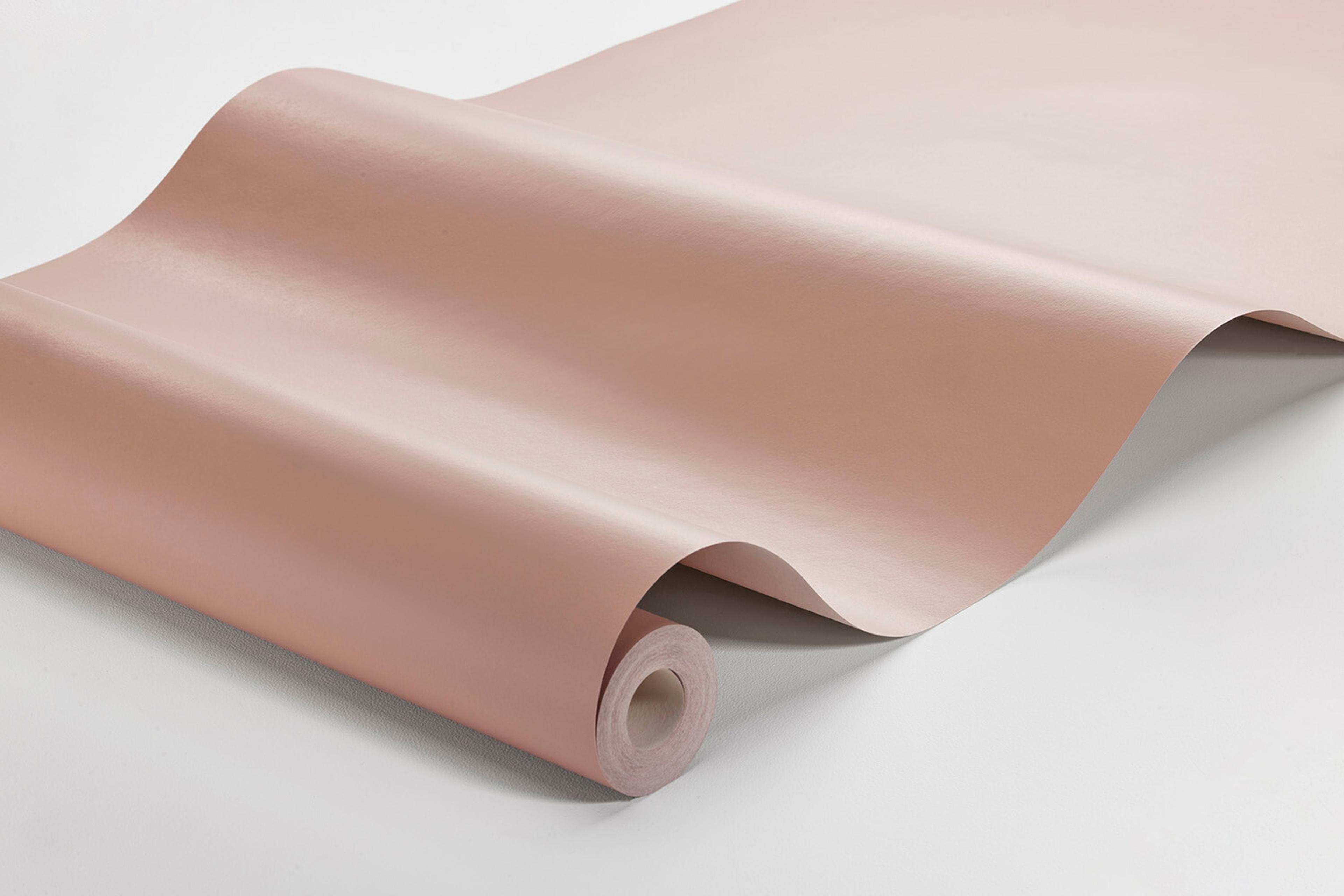 Soft Terra tapet enfärgad i röd. Från kollektionen Pigment. Nonwoven-material.