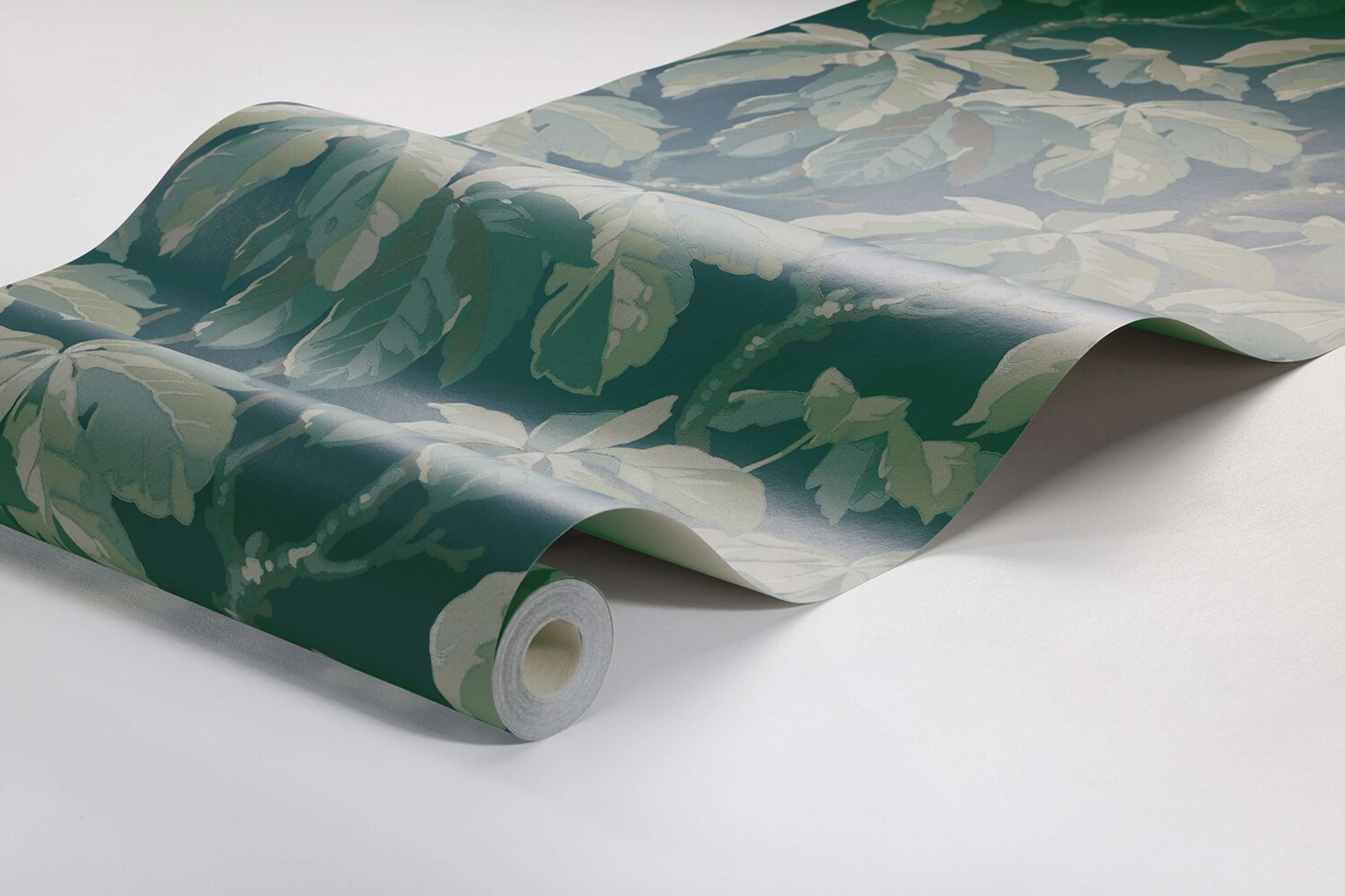 Kastanj tapet med botaniskt mönster i blå. Från kollektionen New Heritage. Nonwoven-material med rak passning.
