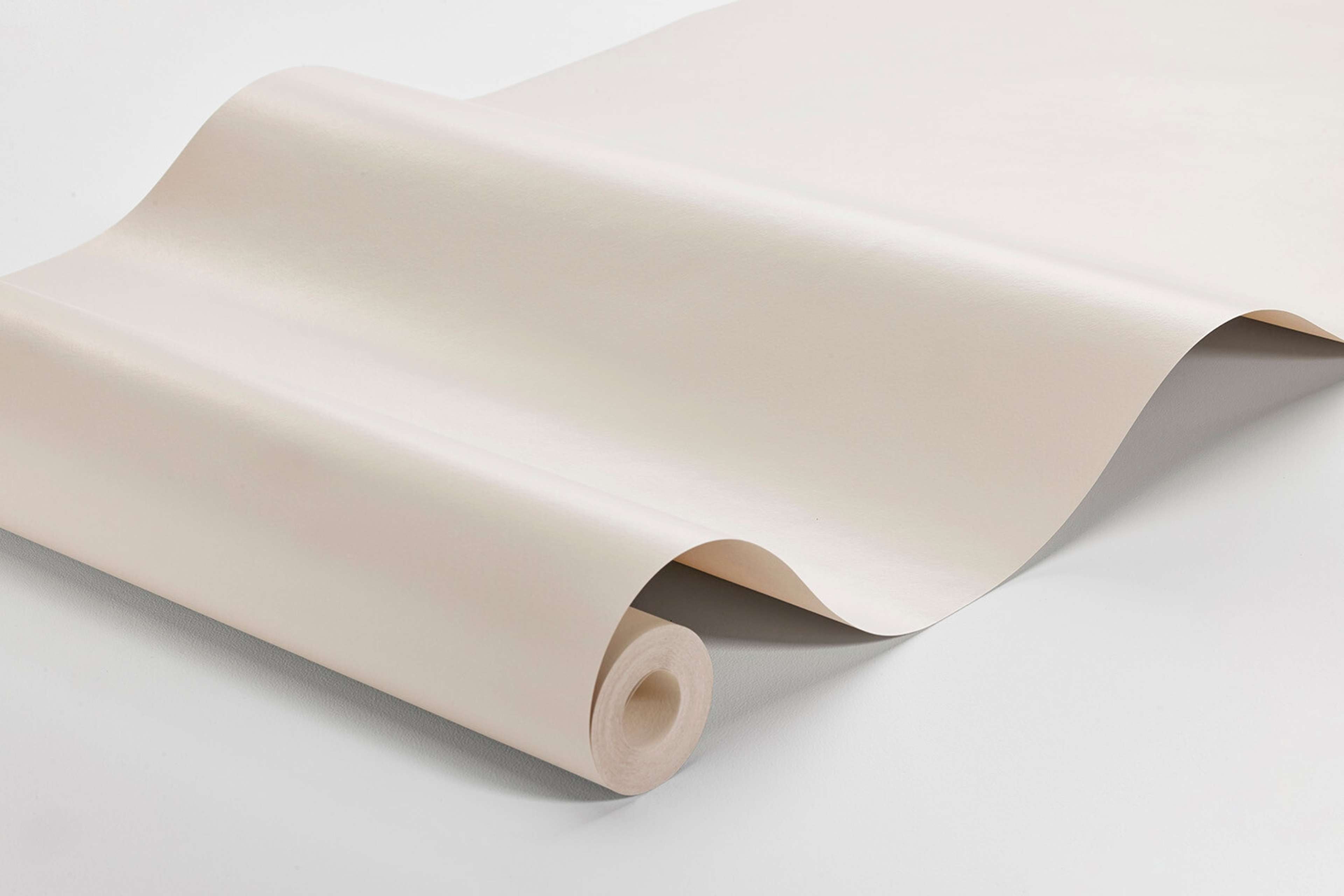 Raw Linen tapet enfärgad i beige. Från kollektionen Pigment. Nonwoven-material.
