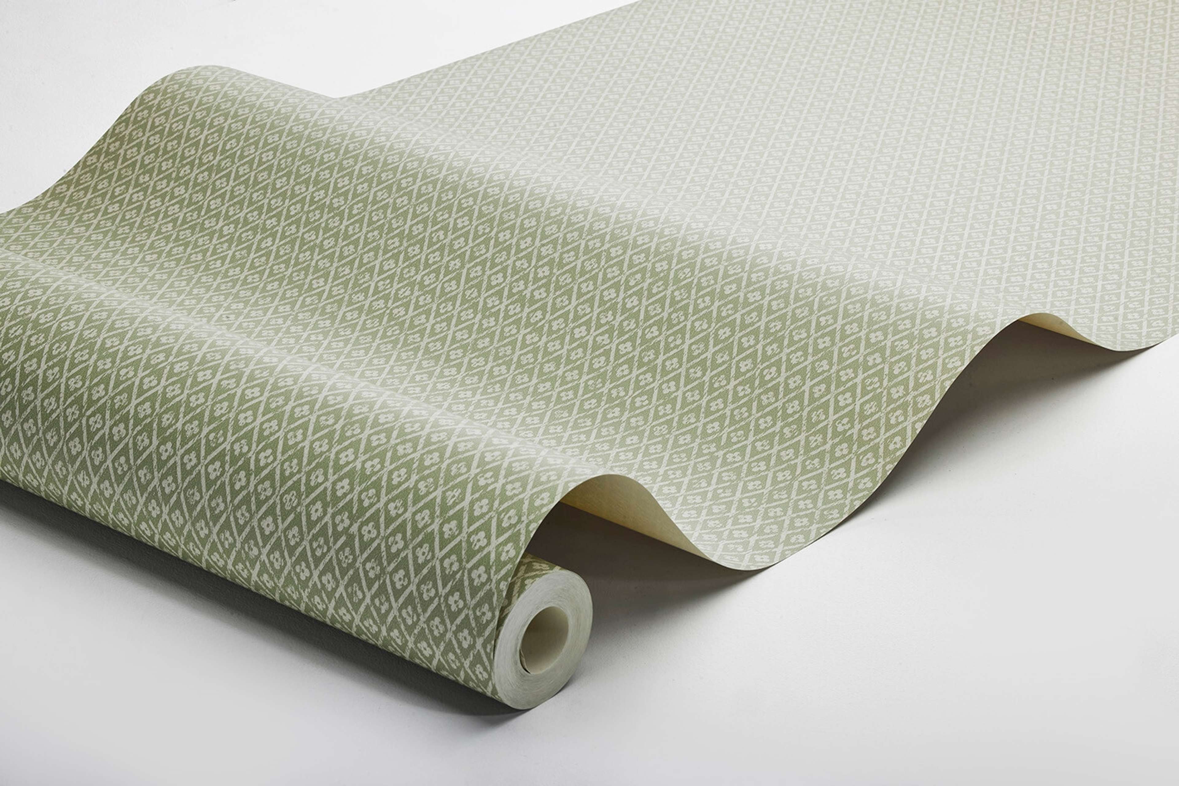 Willowherb tapet med trellis mönster i grön. Från kollektionen Woodland. Nonwoven-material med rak passning.