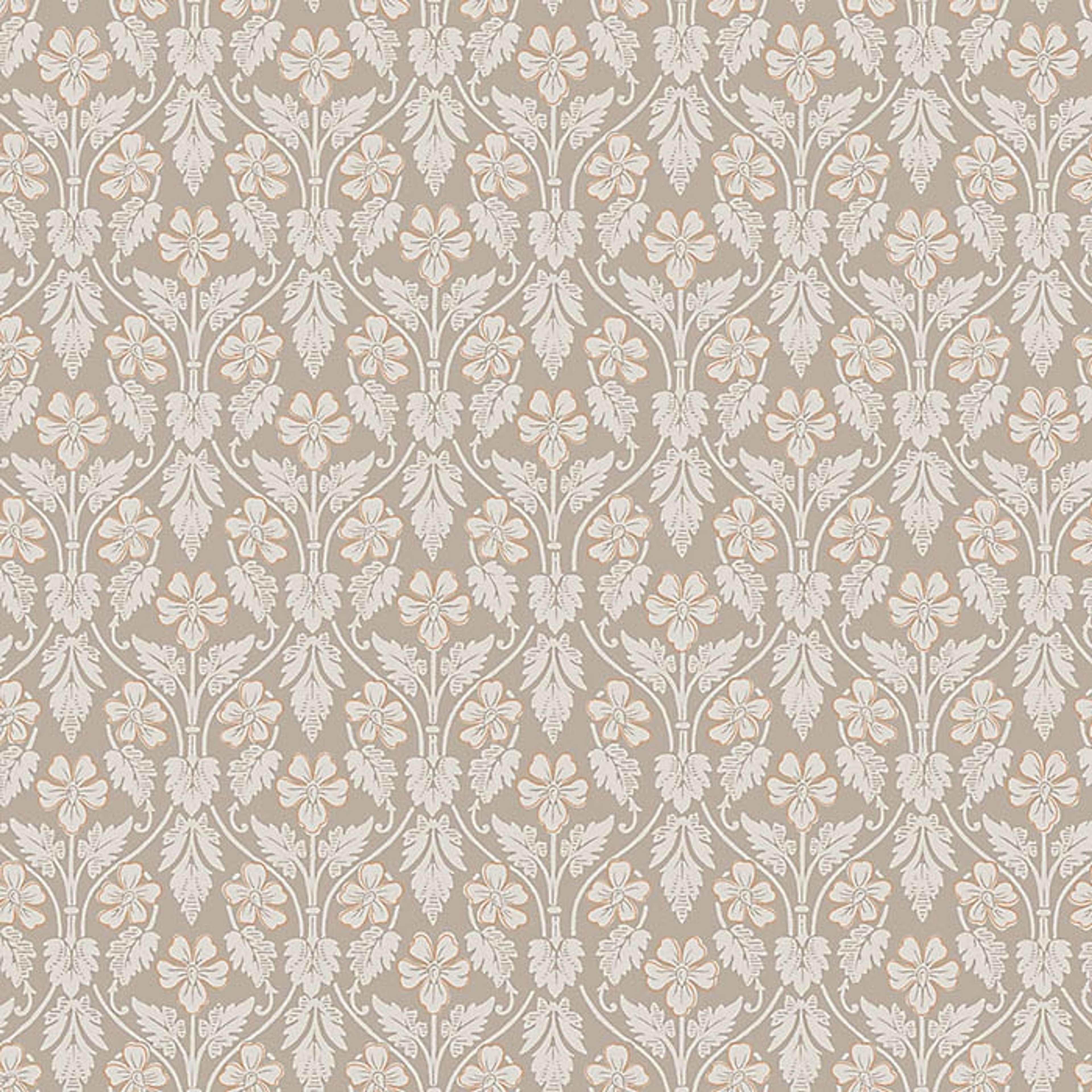 Nora, gråbrun botten tapet från Boråstapeter med blommigt mönster i röd, brun och beige. Från kollektionen anno. Nonwoven-material med förskjuten passning. Passar i sovrum och matsal.