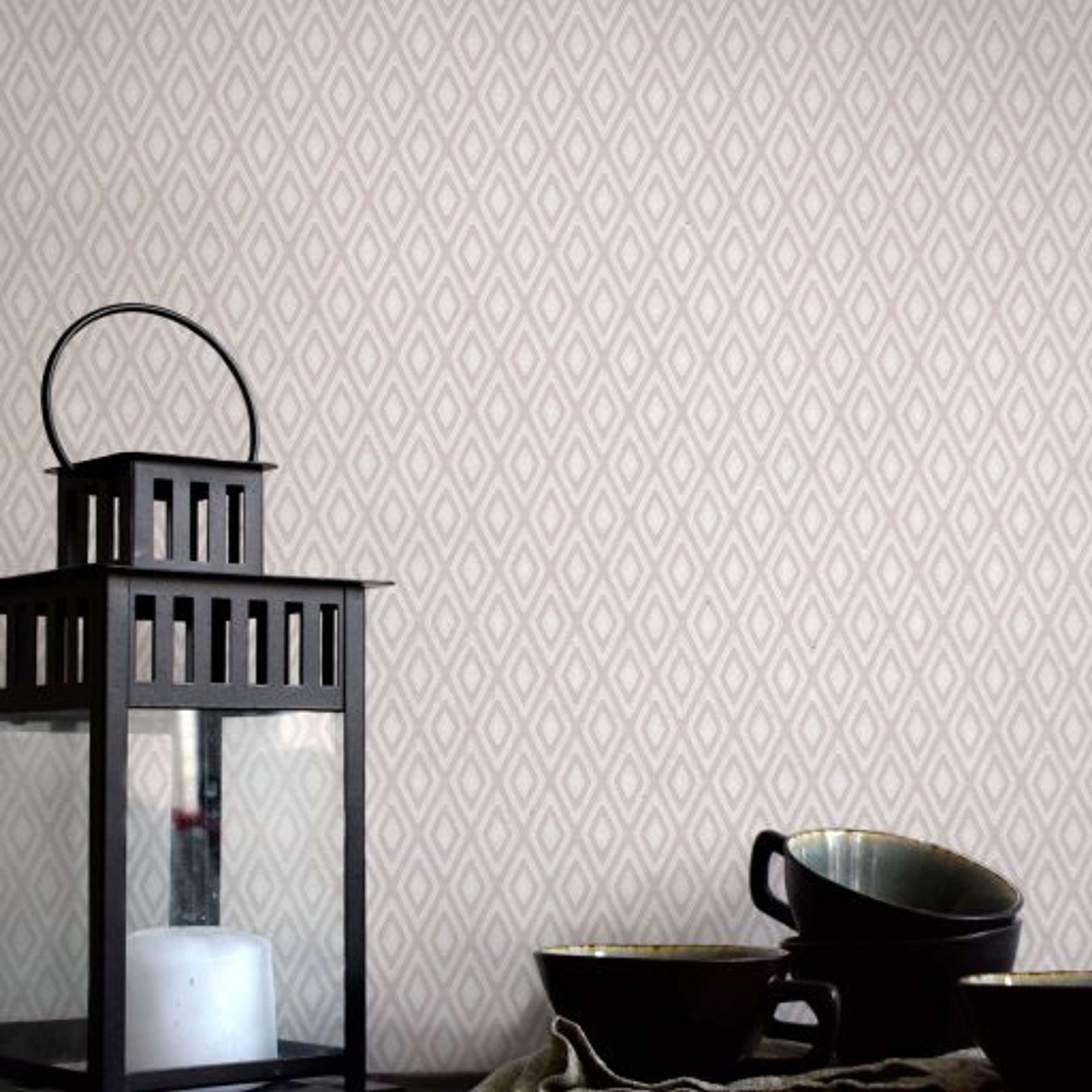 Gåsöga, Beige tapet från duro med rutigt, geometriskt mönster i beige. Från kollektionen Natur. Nonwoven-material med rak passning.