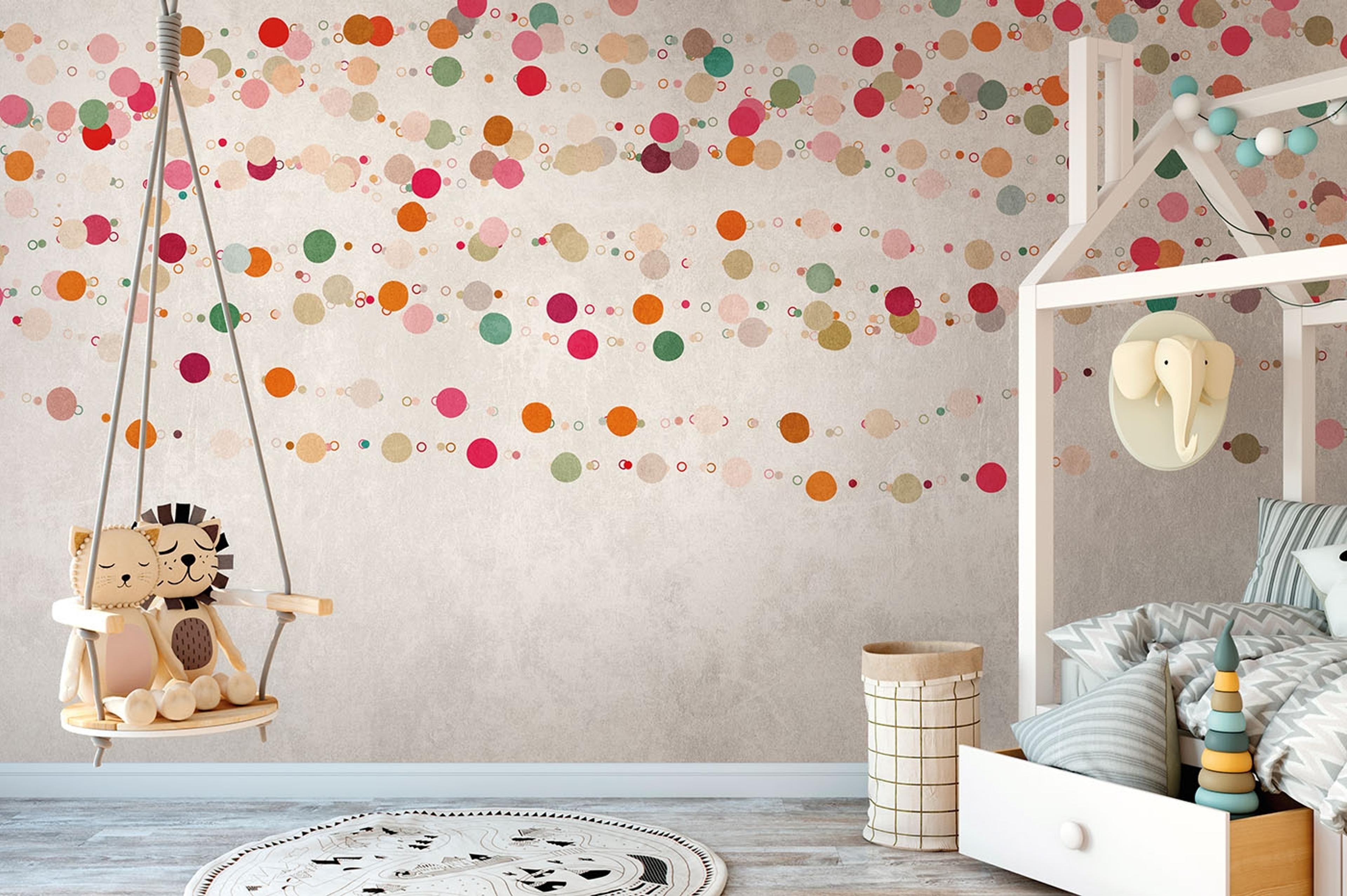 Kids tapet med lekfullt mönster i beige. Från kollektionen The Wall. Nonwoven-material. Passar i barnrum.