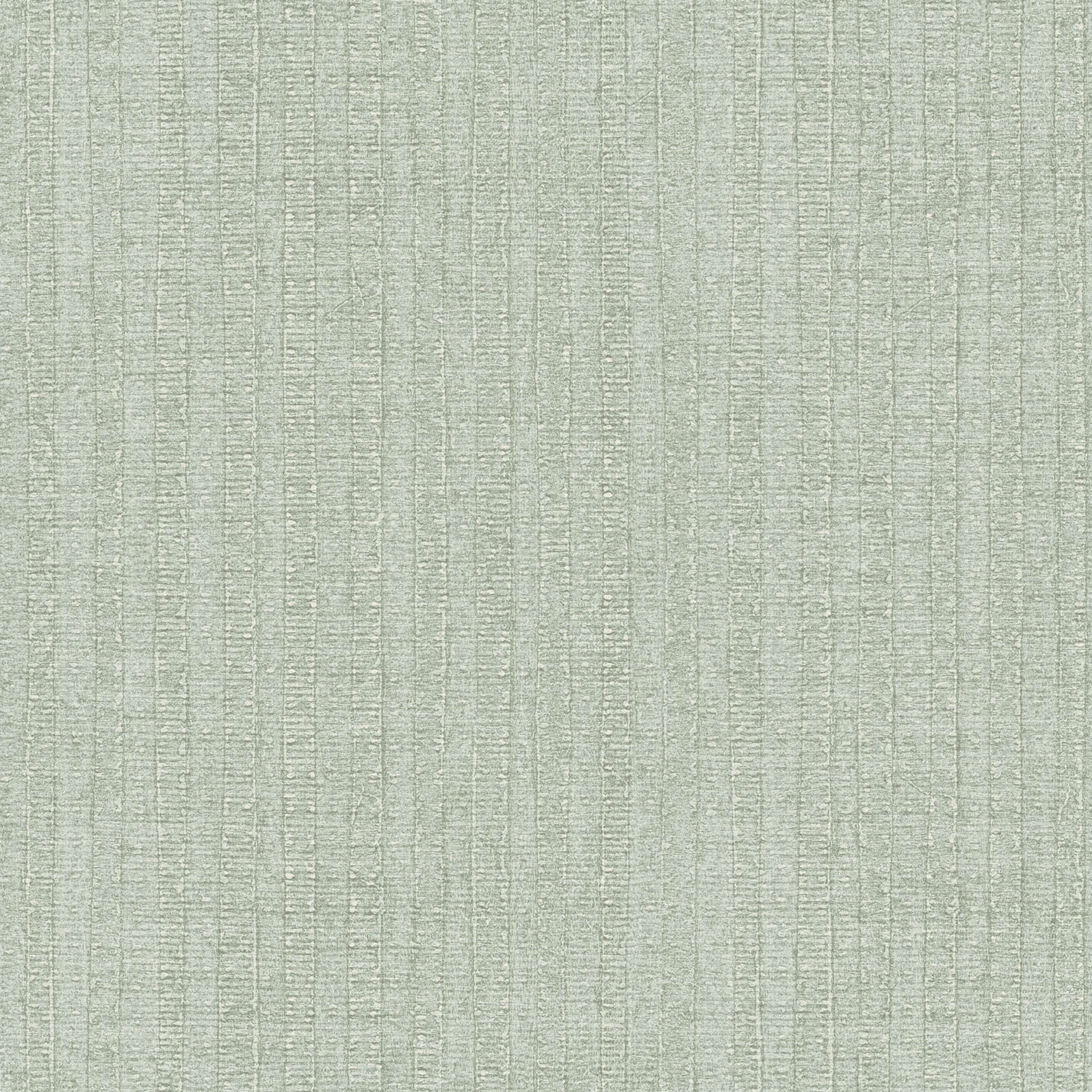 Moss Stripe tapet i grön tapet med randigt mönster i grön. Från kollektionen bazaar. Nonwoven-material med rak passning. Passar i vardagsrum och matsal.