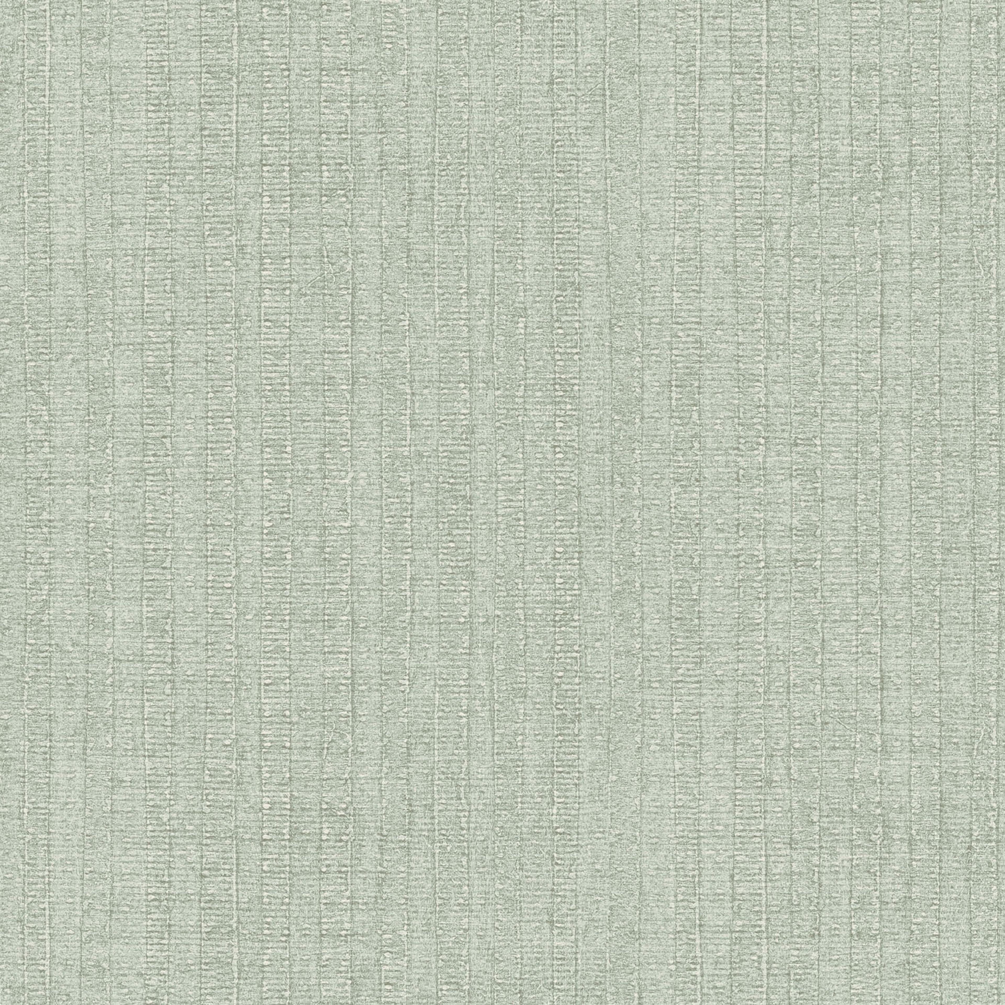 Moss Stripe tapet i grön tapet med randigt mönster i grön. Från kollektionen bazaar. Nonwoven-material med rak passning. Passar i vardagsrum och matsal.
