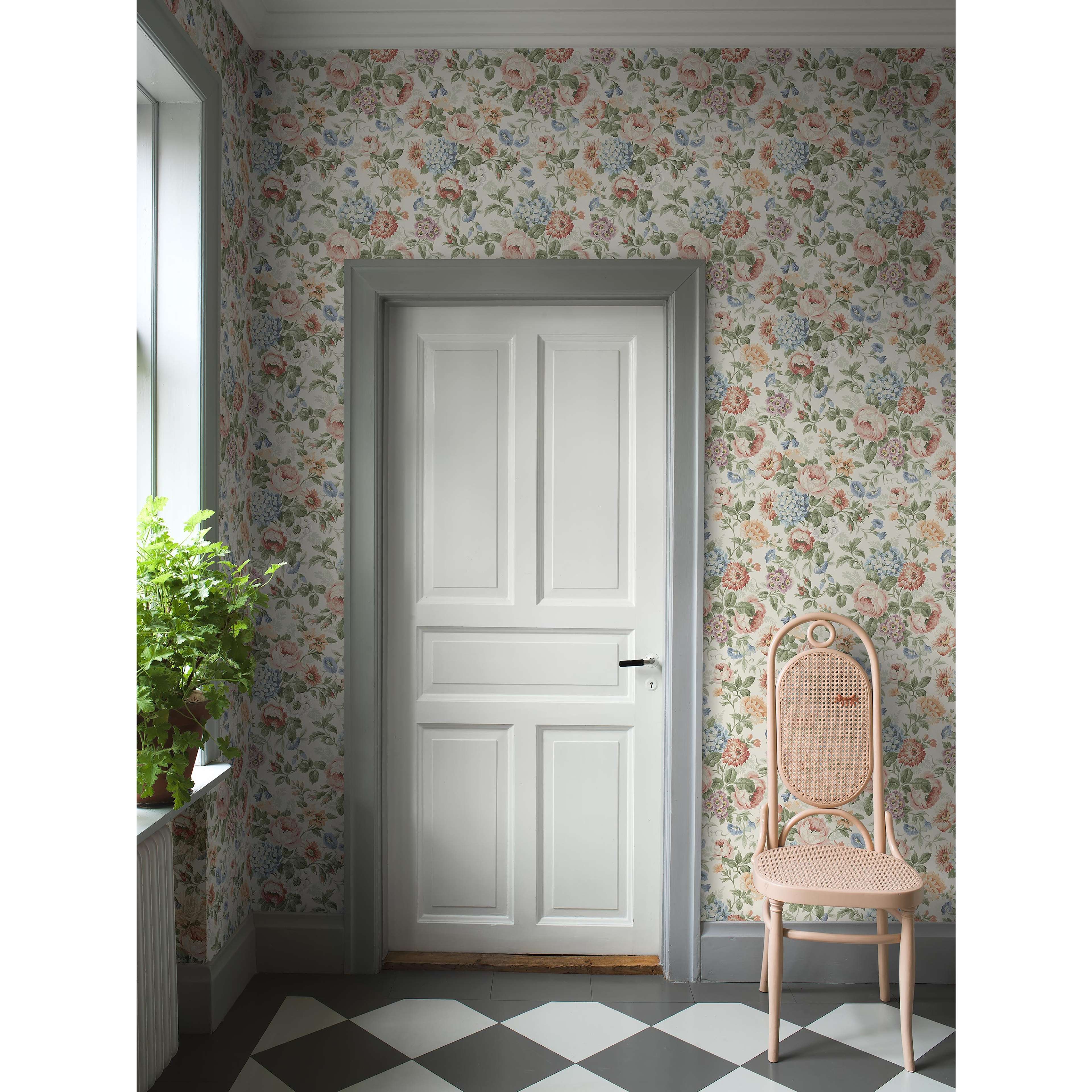 Hortensia vit, tapet tapet med botaniskt, blommigt mönster. Från kollektionen Orangeri. Nonwoven-material med rak passning. Passar i hall.
