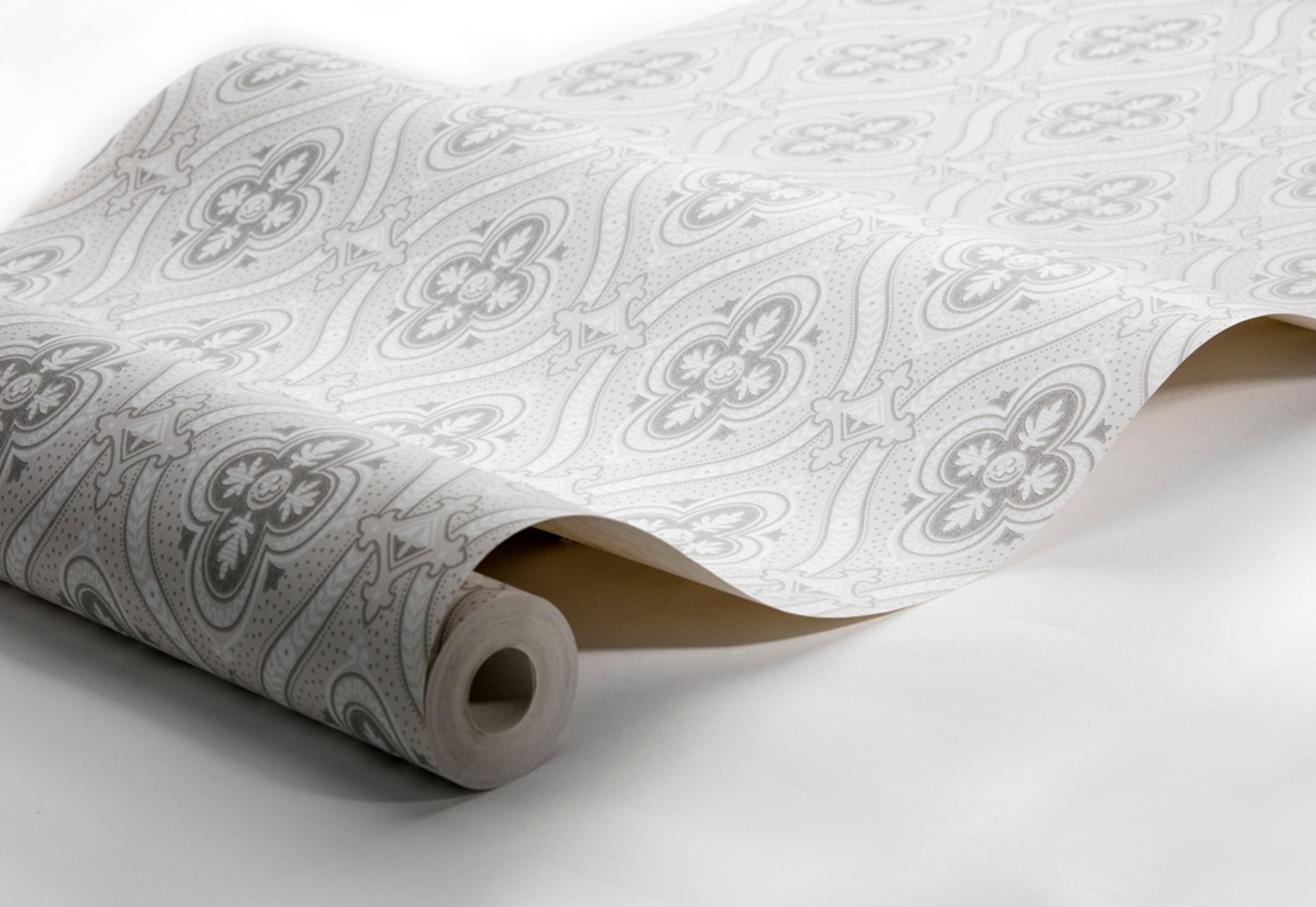 Pigkammaren tapet från Boråstapeter med medaljonger mönster i beige. Från kollektionen anno. Nonwoven-material med rak passning. Lyx, country-stil. Passar i sovrum och matsal.