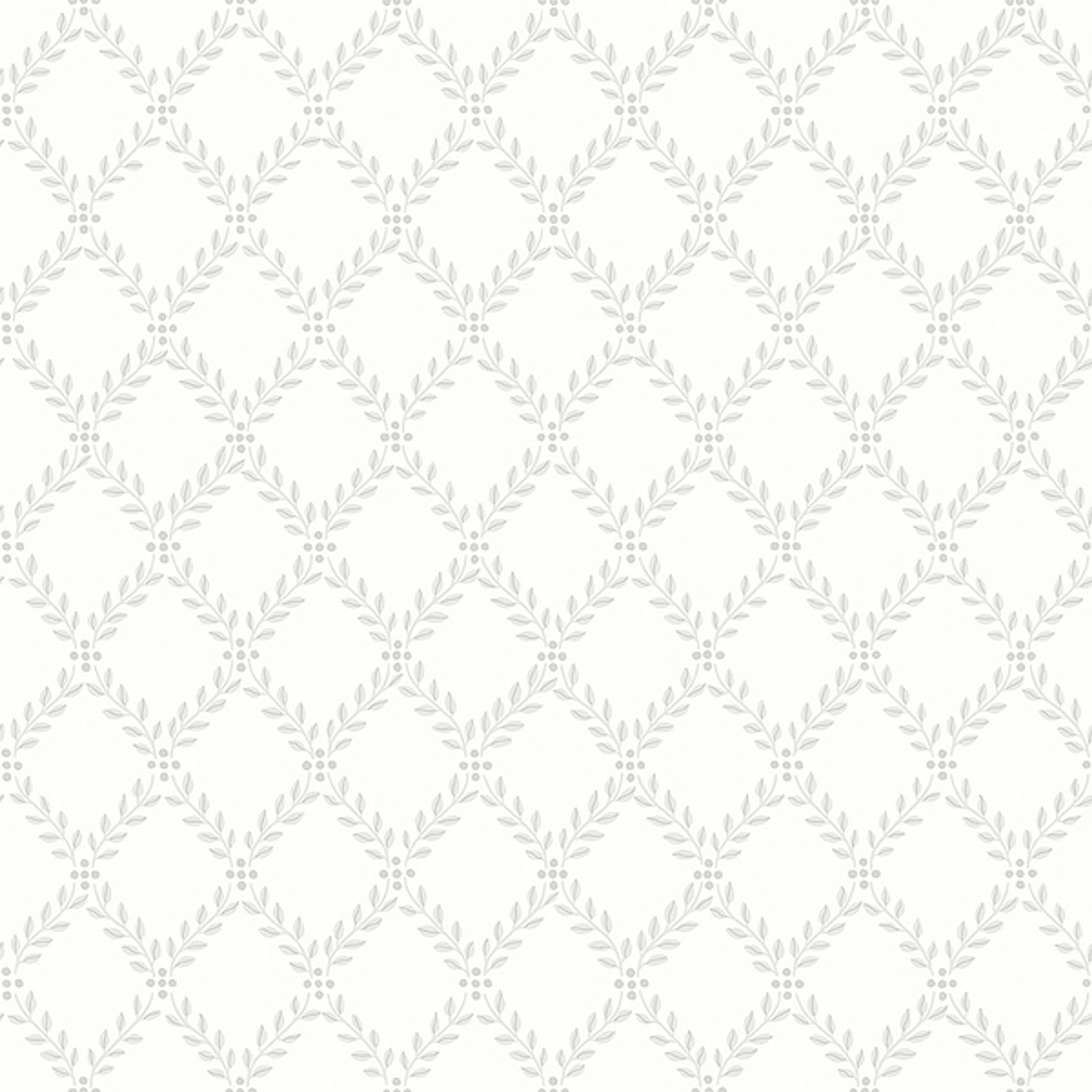 Trellis Leaves, vit/ljusgrå tapet från Boråstapeter med rutigt, geometriskt, trellis mönster i grå. Från kollektionen Falsterbo III. Nonwoven-material med rak passning.