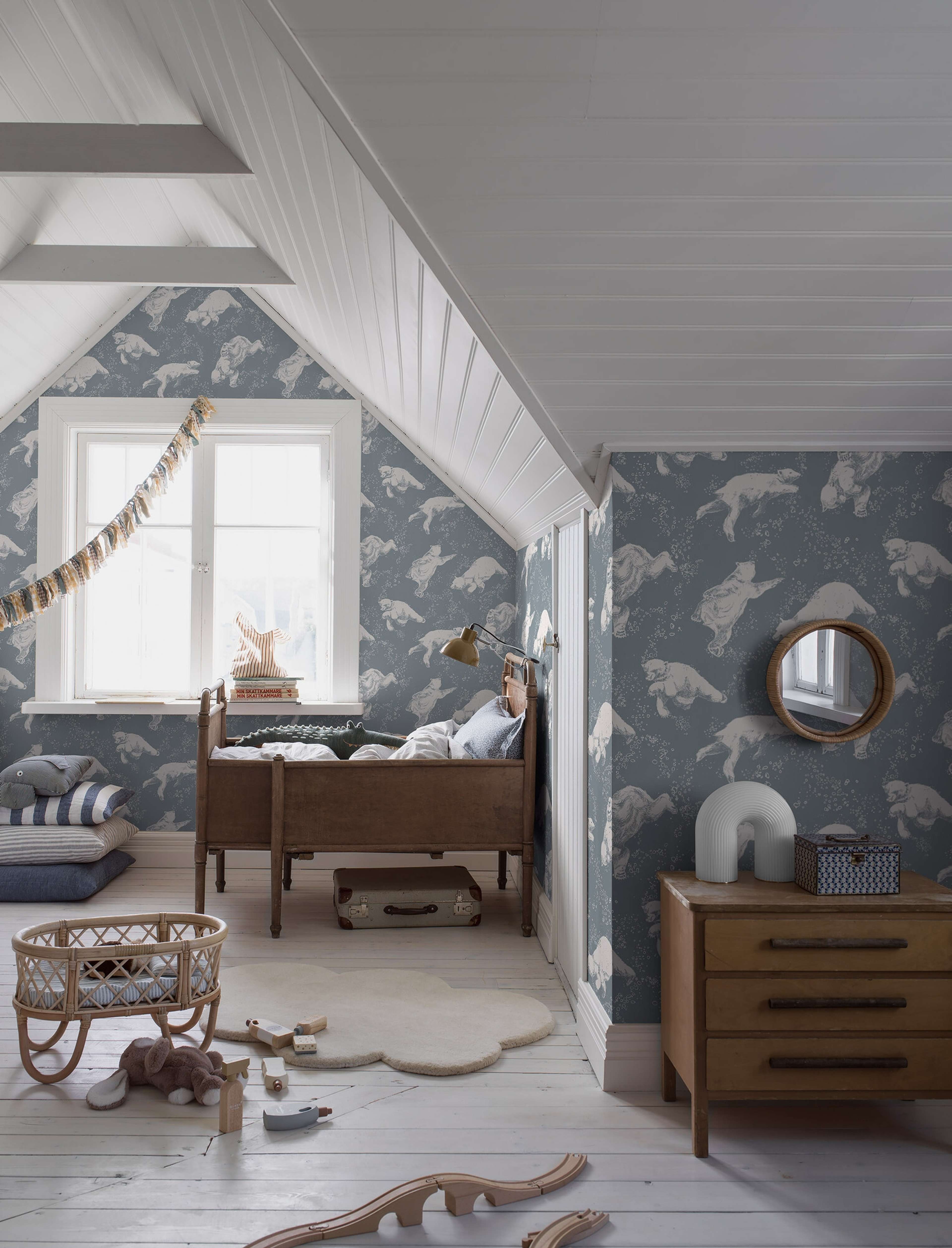 Polarn från Boråstapeter i grön och multifärg. Från kollektionen Scandinavian Designers Mini.