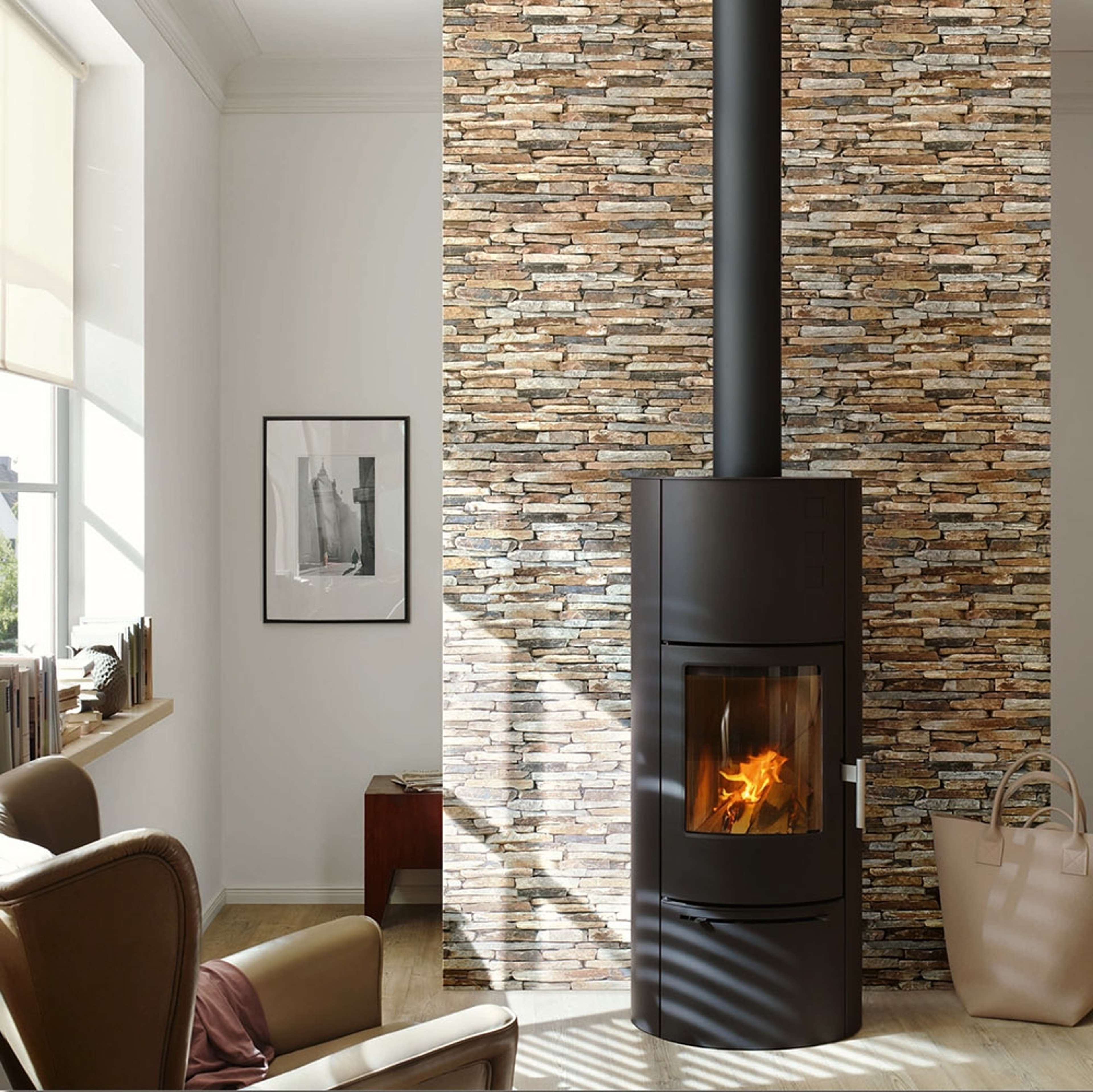 stonepile, strukturtapet i brun tapet med tegelsten mönster i brun. Från kollektionen best of wood n stone 2. Nonwoven-material med förskjuten passning. Passar i vardagsrum och matsal.