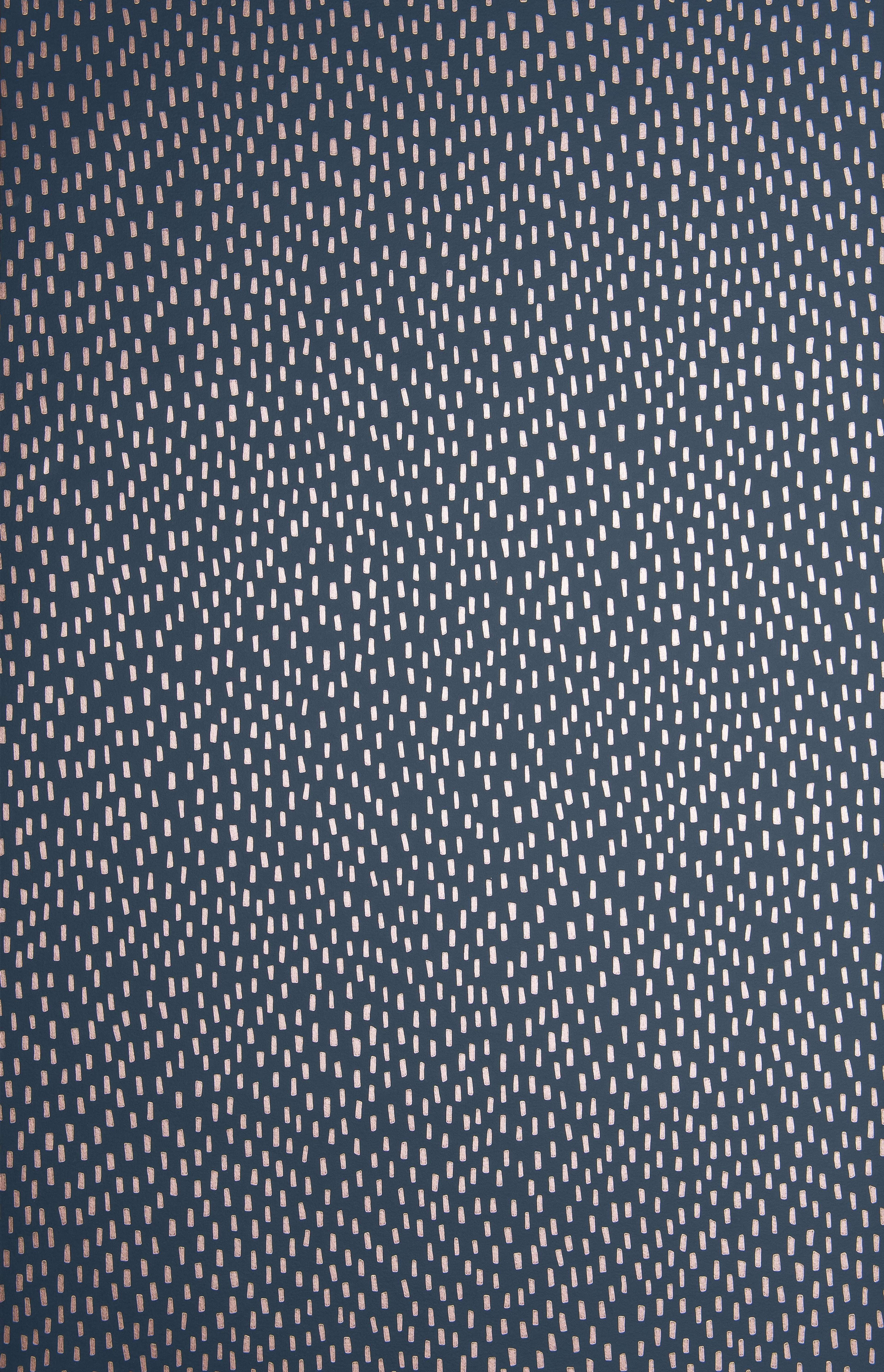 Mono tapet från Midbec med grafiskt mönster i blå. Från kollektionen Seven Sisters. Nonwoven-material med förskjuten passning.
